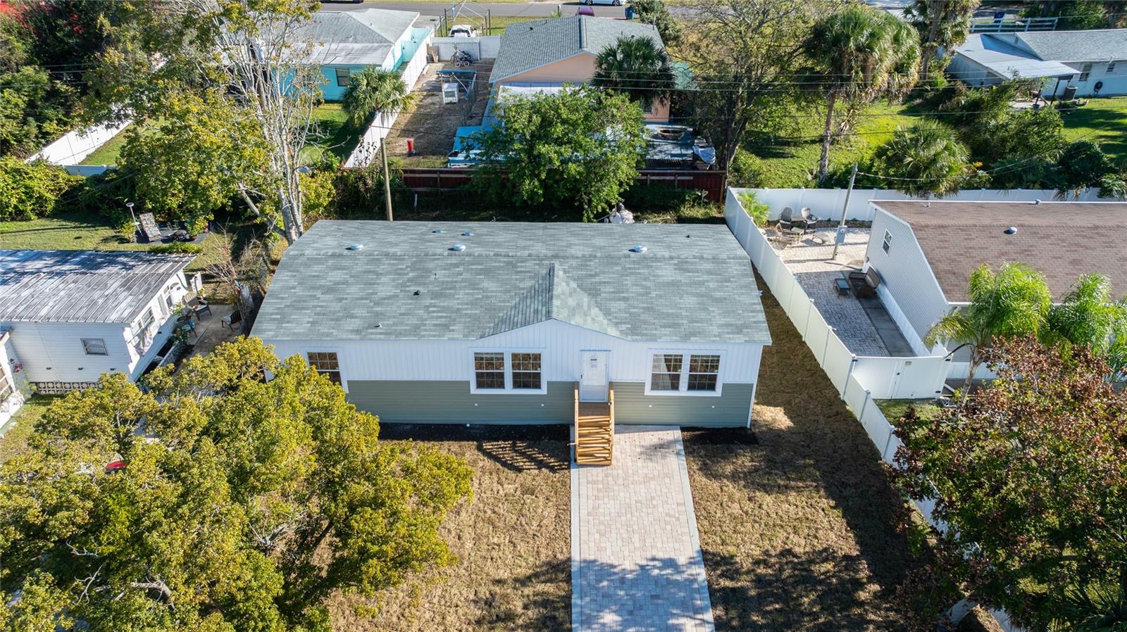 Image 2 of 31 For 1913 Woodcrest Drive