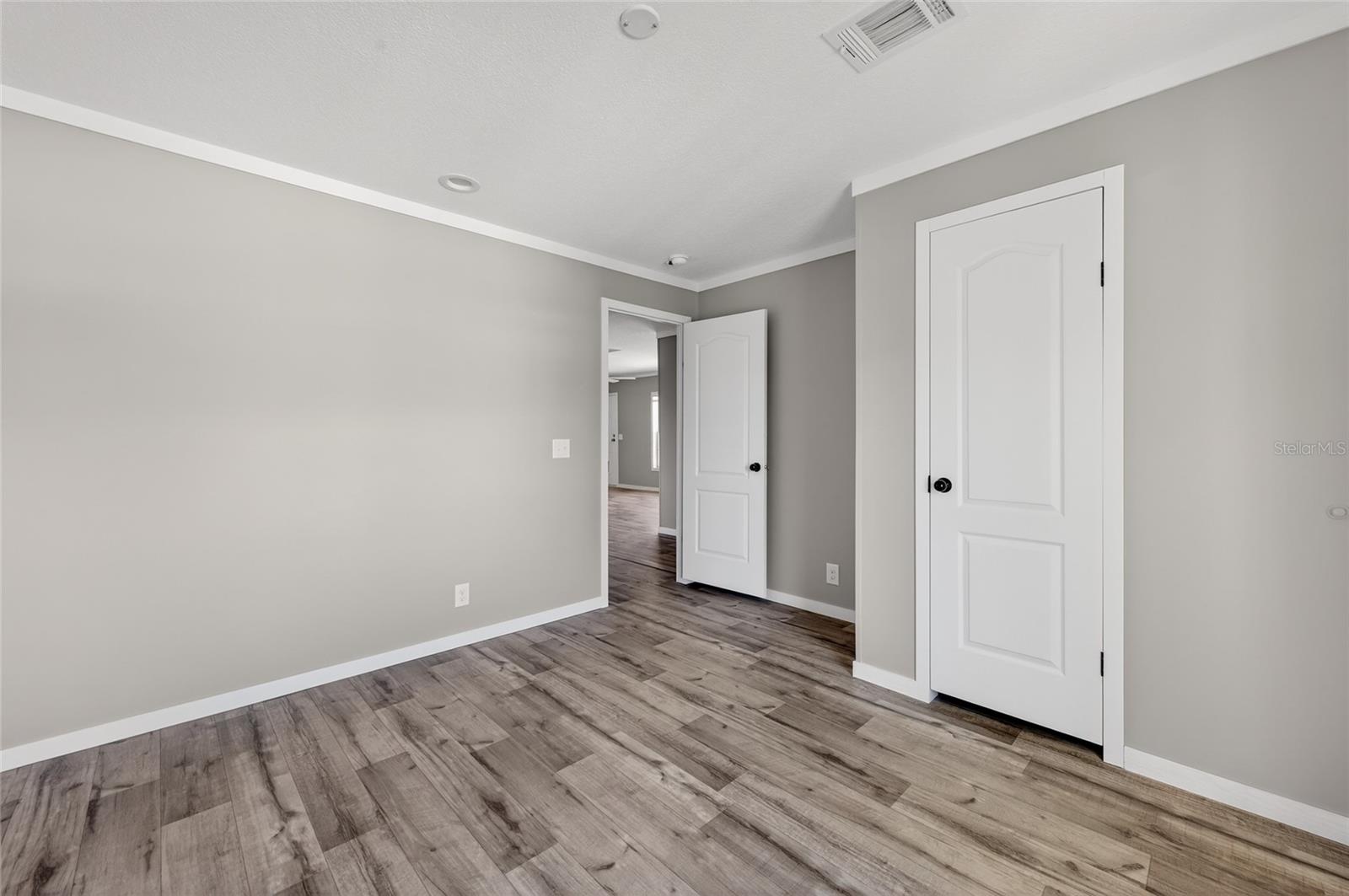 Image 20 of 31 For 1913 Woodcrest Drive