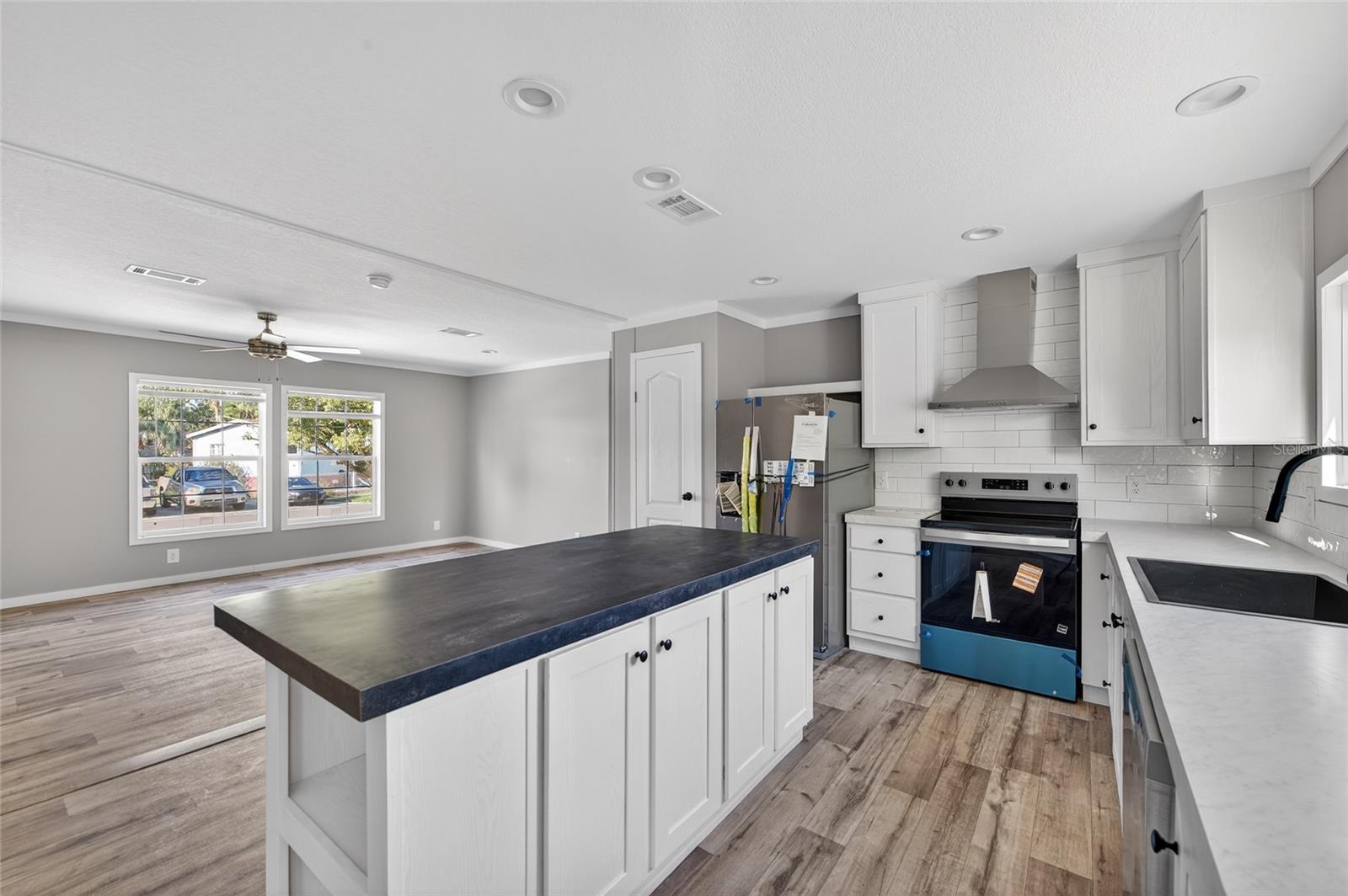 Image 3 of 31 For 1913 Woodcrest Drive