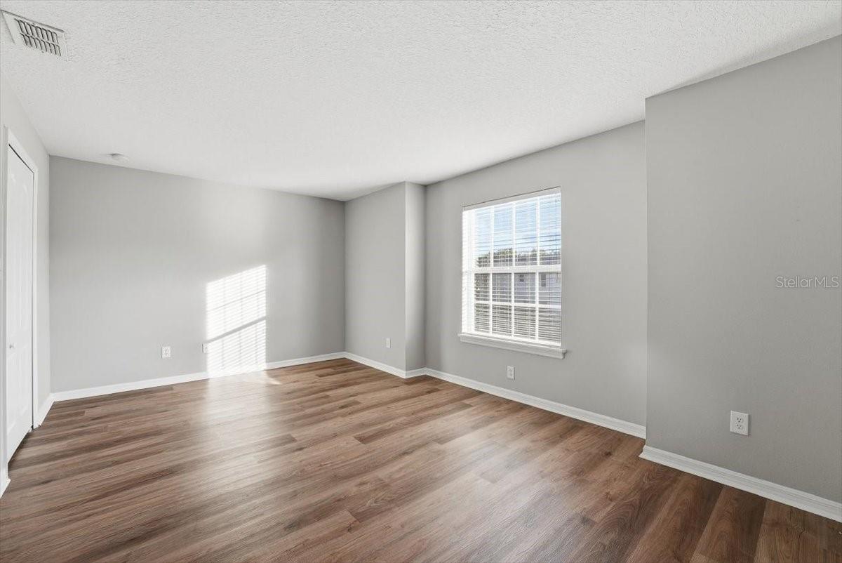 Image 8 of 13 For 182 Chippendale Terrace