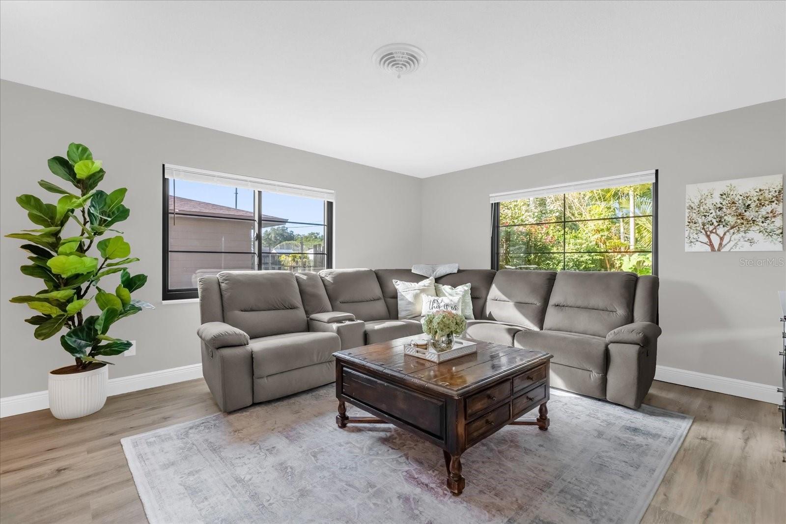 Image 4 of 33 For 806 Arlington Boulevard