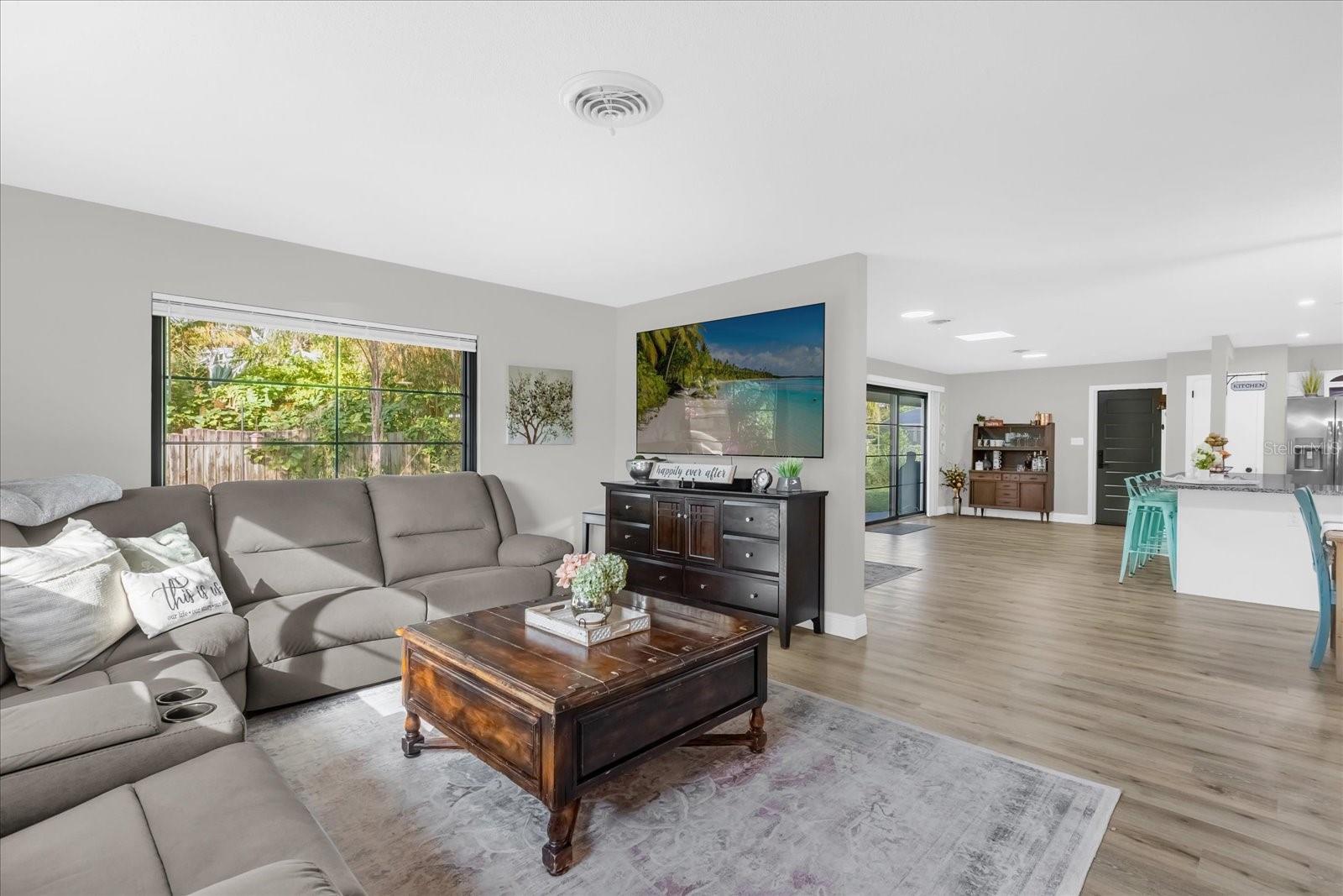 Image 5 of 33 For 806 Arlington Boulevard