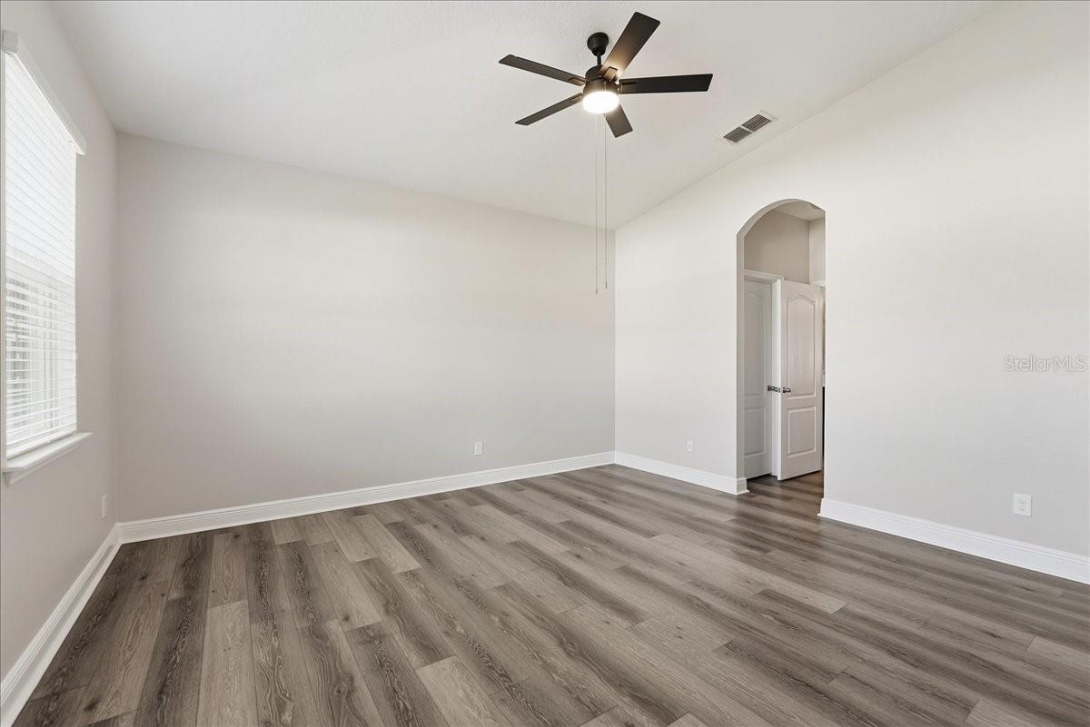 Image 7 of 14 For 11007 Inside Loop