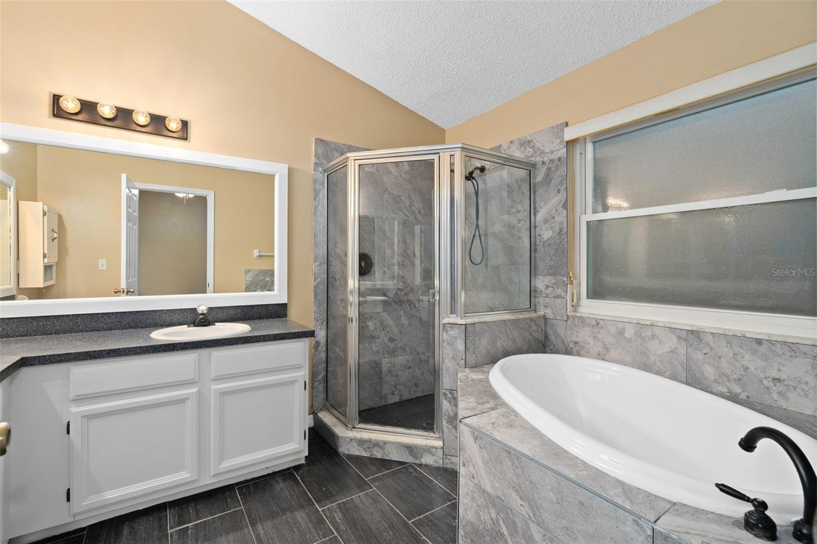 Image 25 of 39 For 6010 Mountel Court