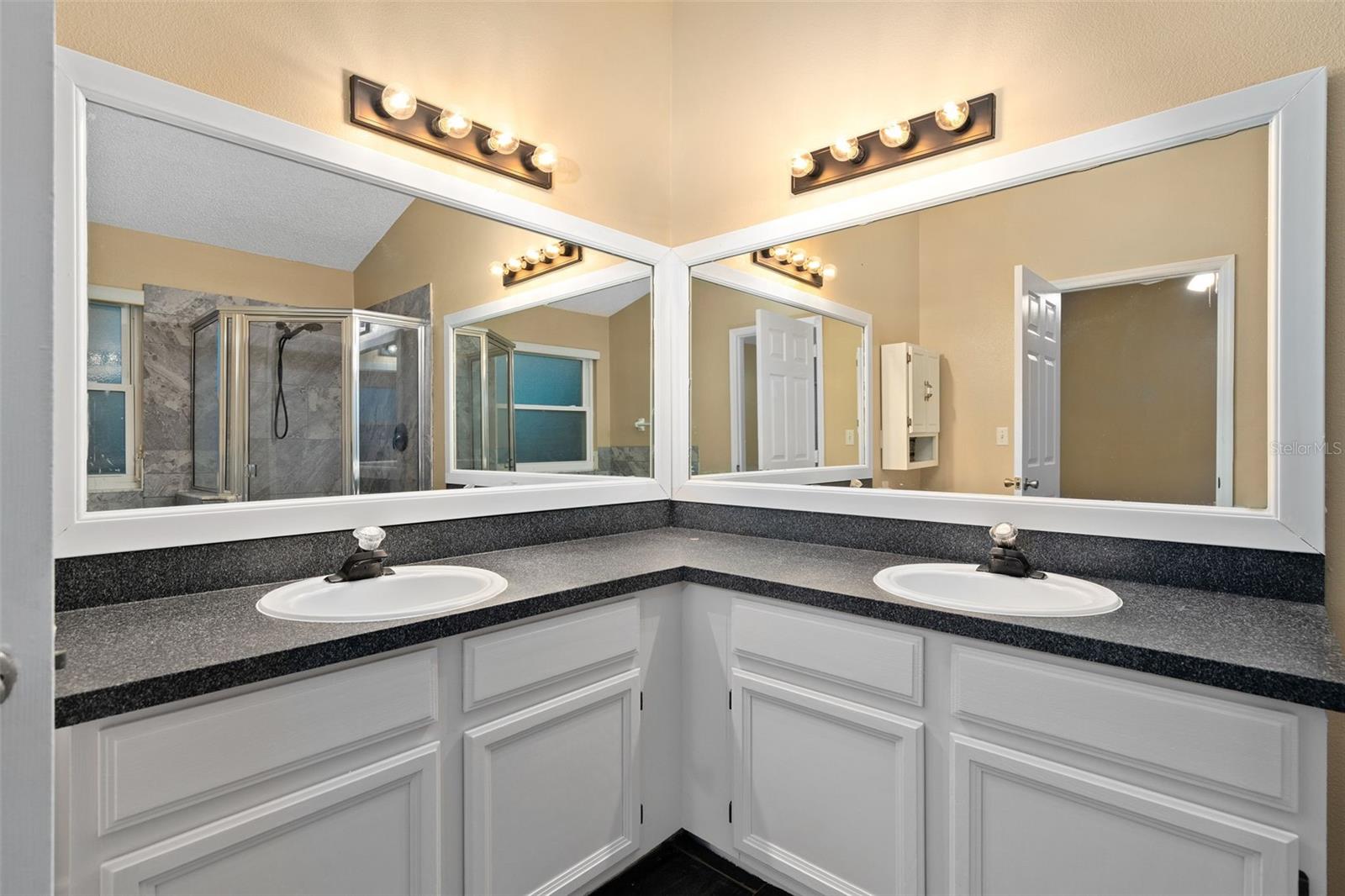 Image 26 of 39 For 6010 Mountel Court