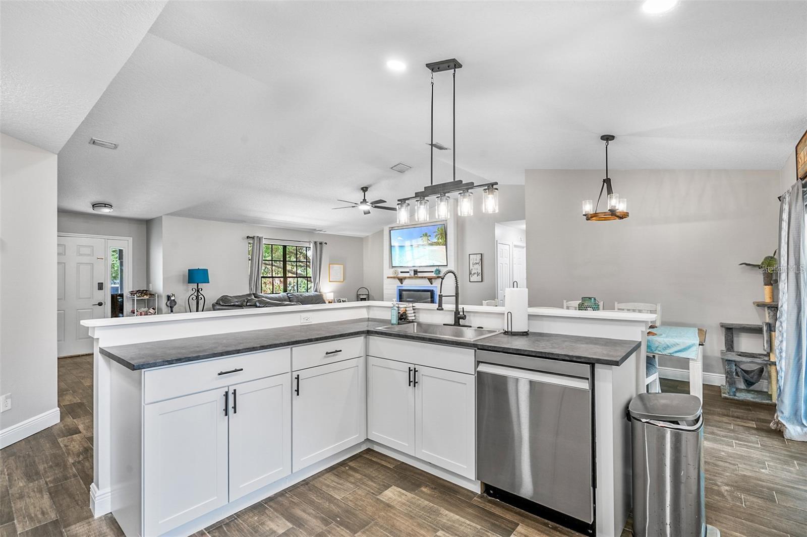 Image 10 of 32 For 17411 Hillside Drive