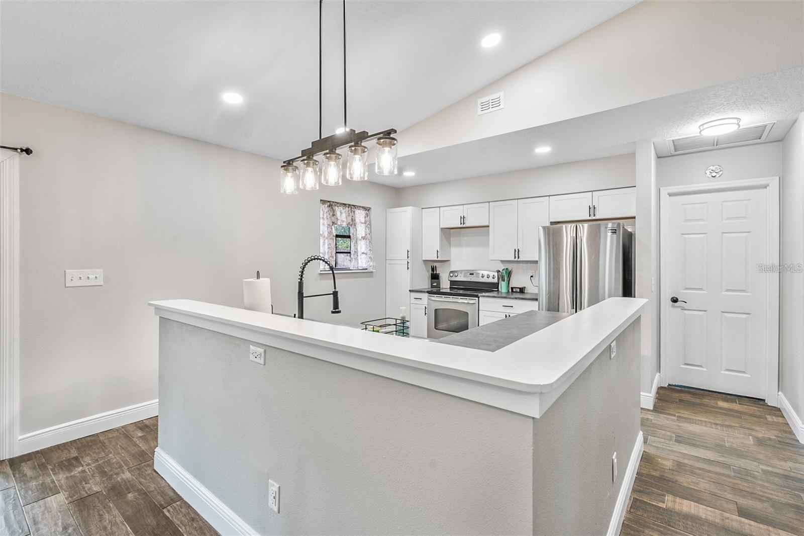 Image 11 of 32 For 17411 Hillside Drive