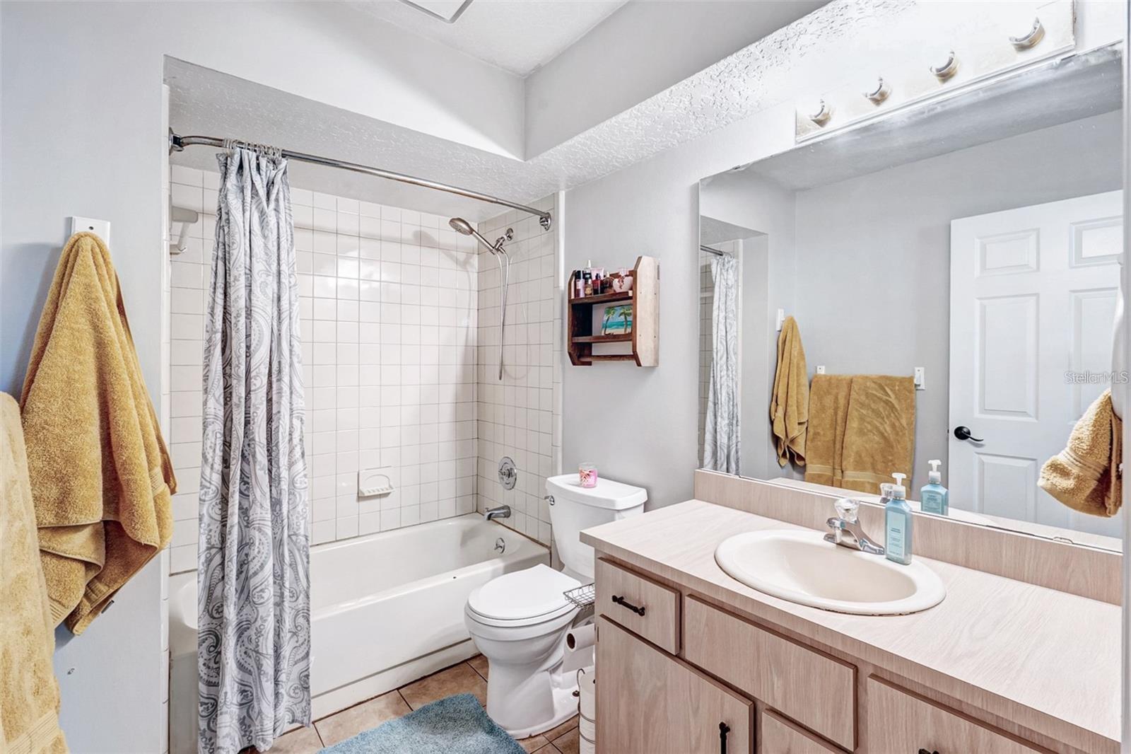 Image 23 of 32 For 17411 Hillside Drive