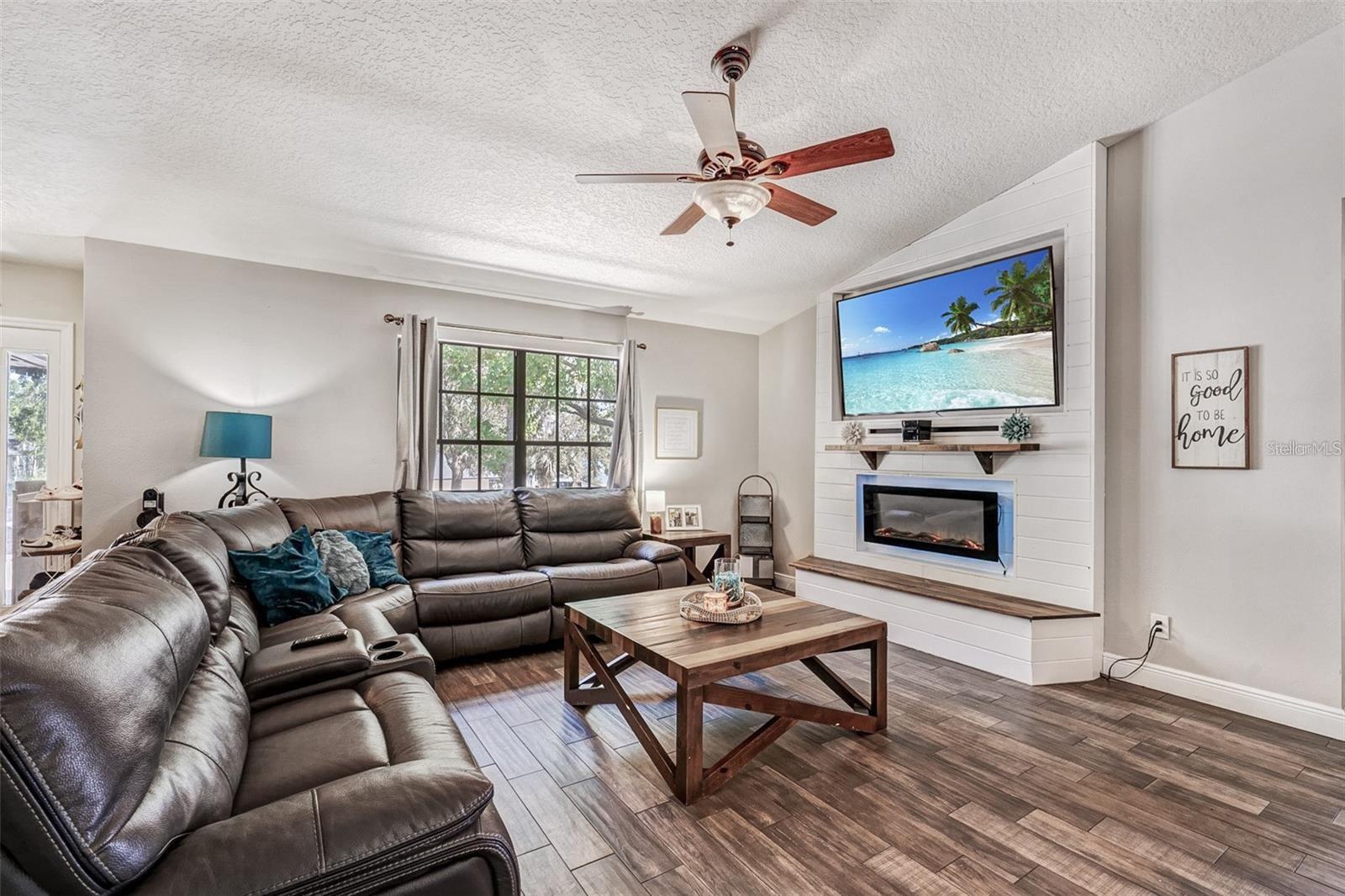 Image 6 of 32 For 17411 Hillside Drive