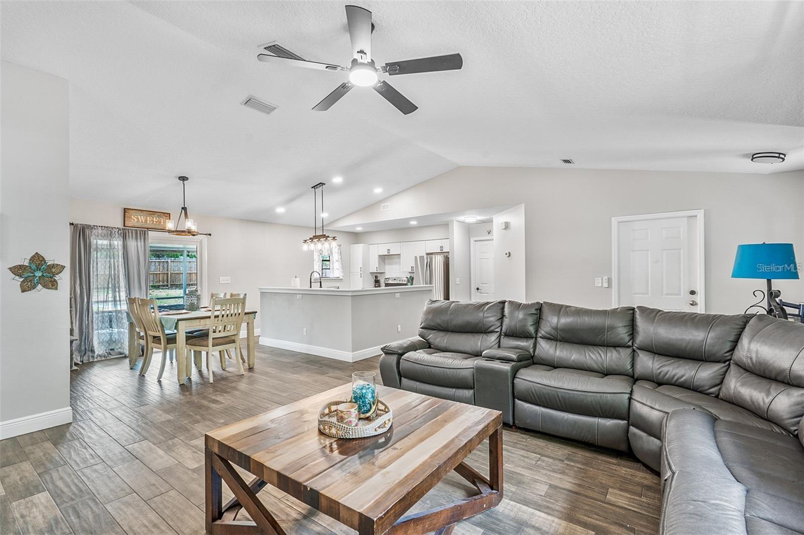 Image 7 of 32 For 17411 Hillside Drive