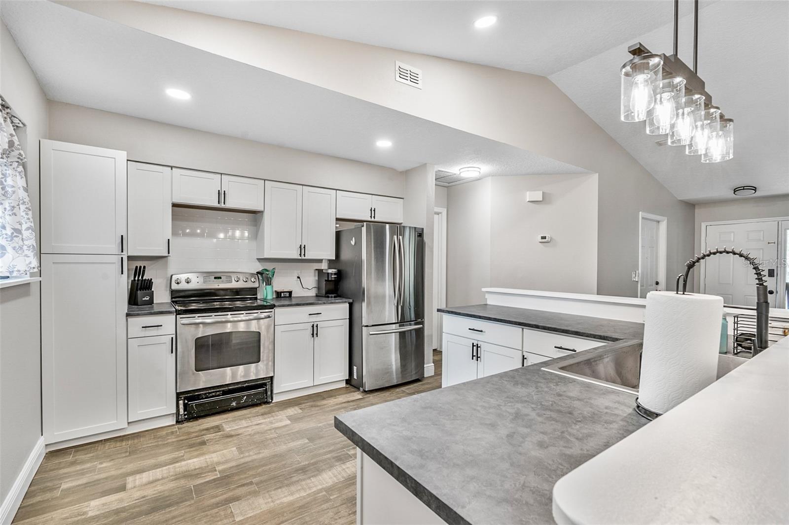 Image 8 of 32 For 17411 Hillside Drive