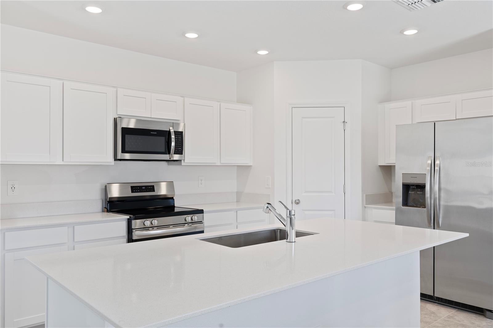 Image 3 of 47 For 1179 Tyler Loop