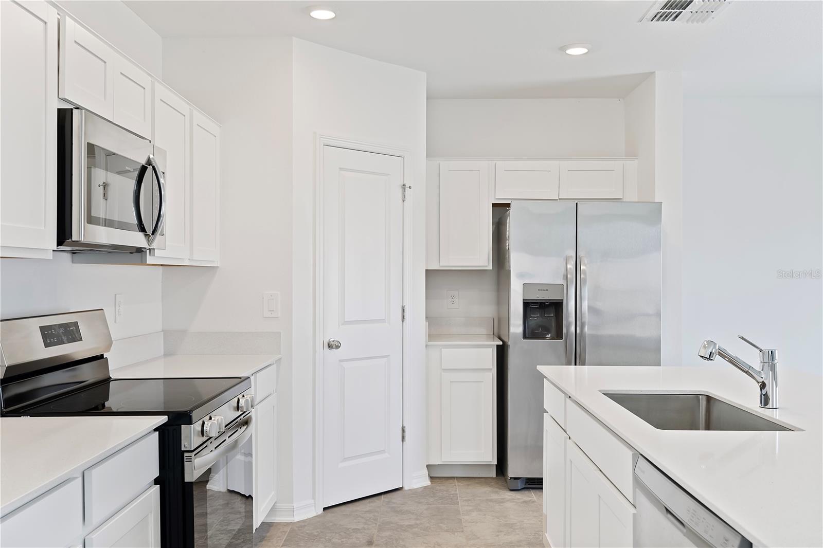 Image 4 of 47 For 1179 Tyler Loop