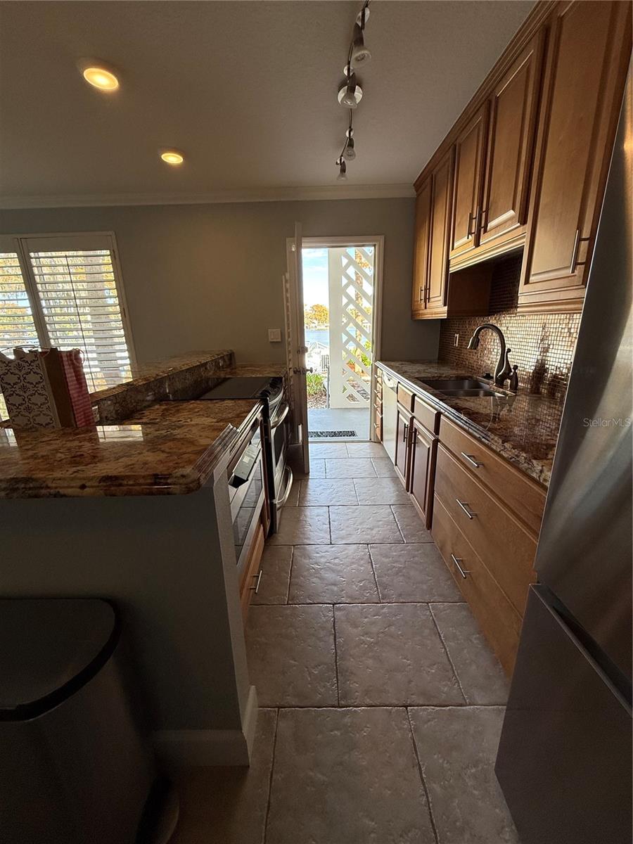 Image 6 of 15 For 1140 Orlando Avenue D4