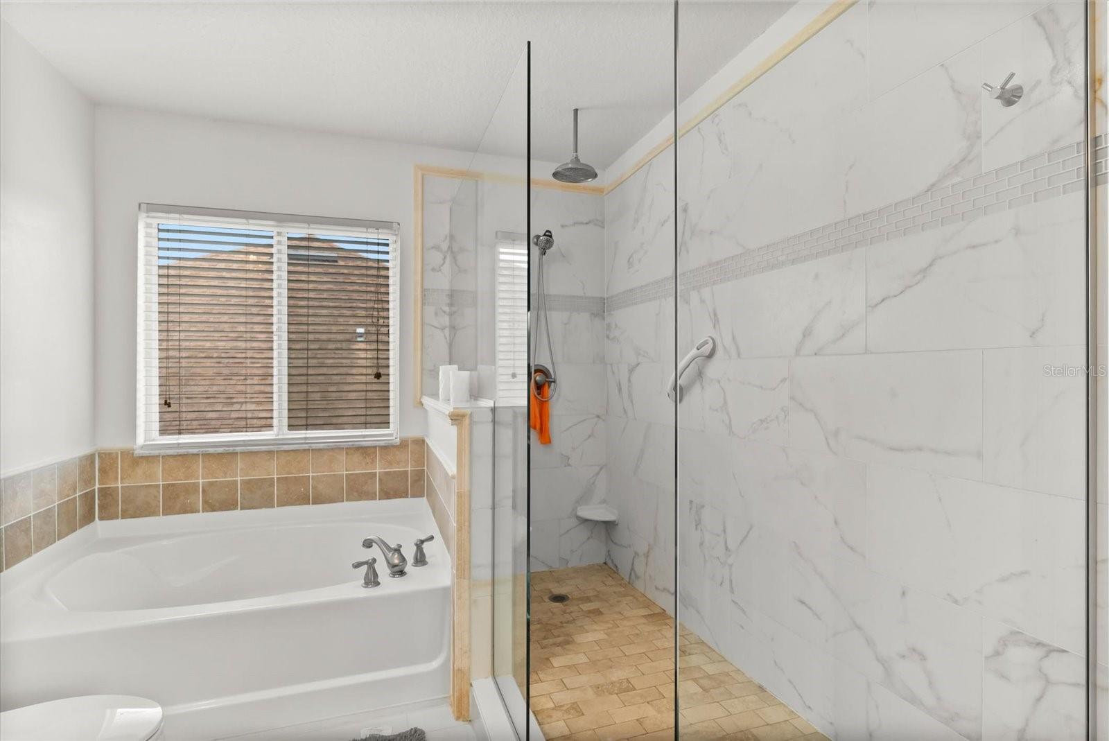 Image 25 of 51 For 10148 Malpas Point