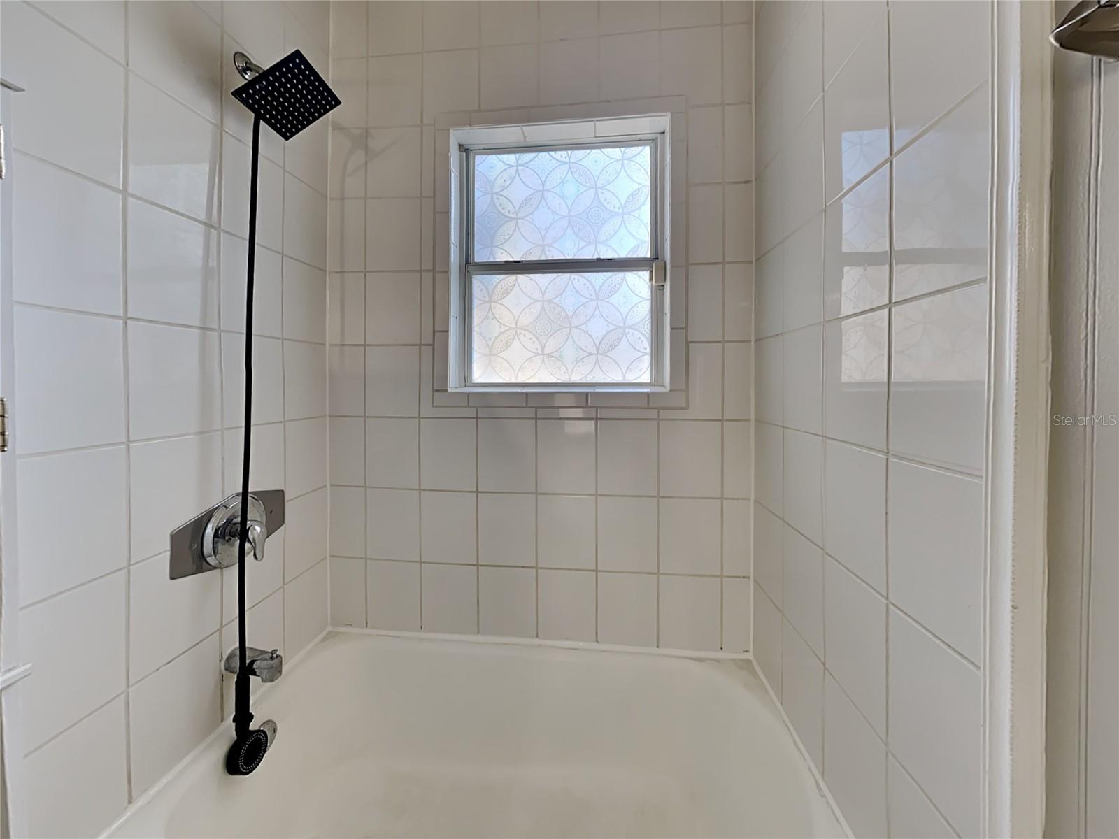 Image 3 of 12 For 1518 Pinewood Drive