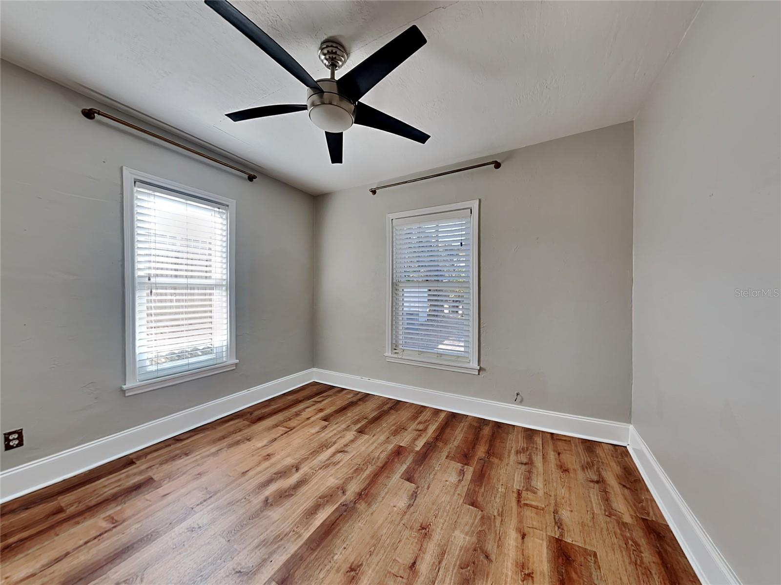 Image 8 of 12 For 1518 Pinewood Drive