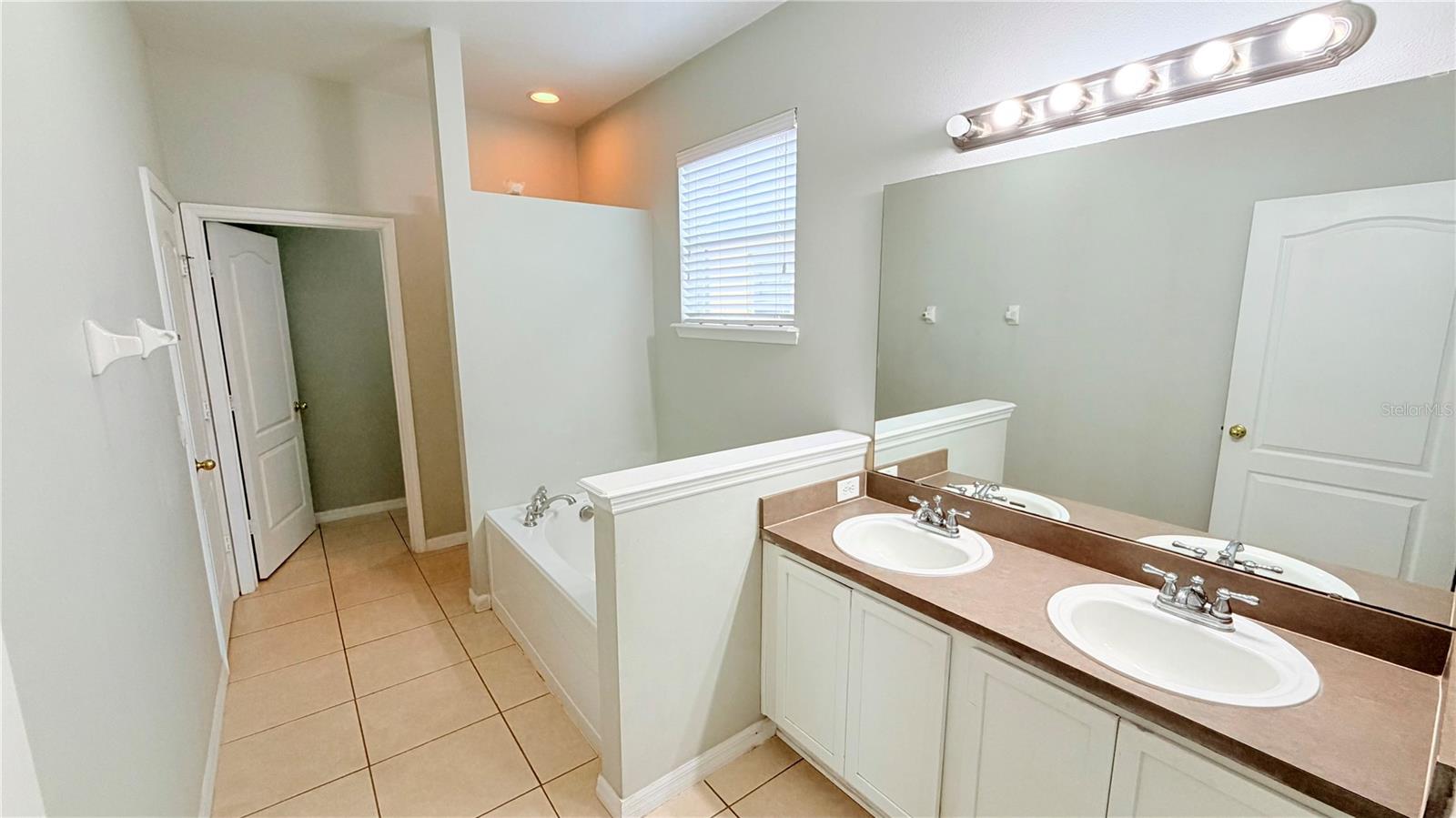 Image 7 of 18 For 1860 Centennial Avenue