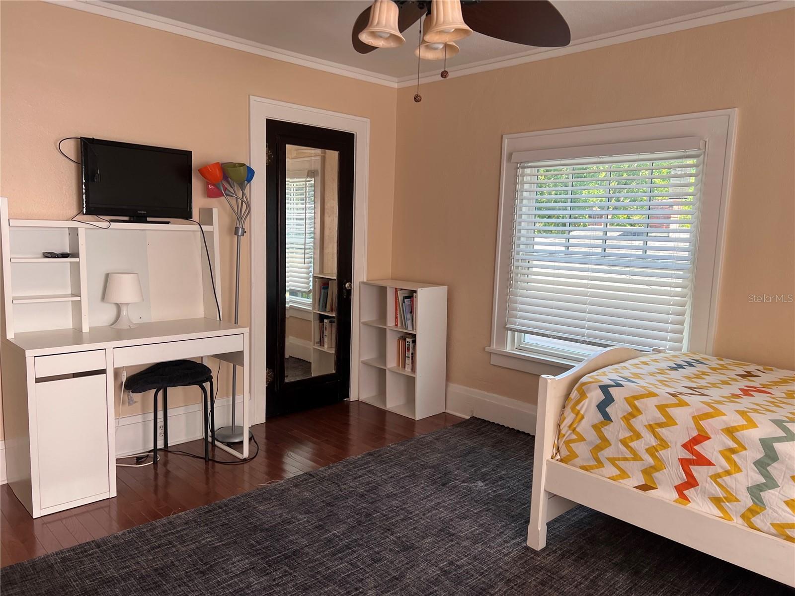 Image 6 of 20 For 21 Thornton Avenue