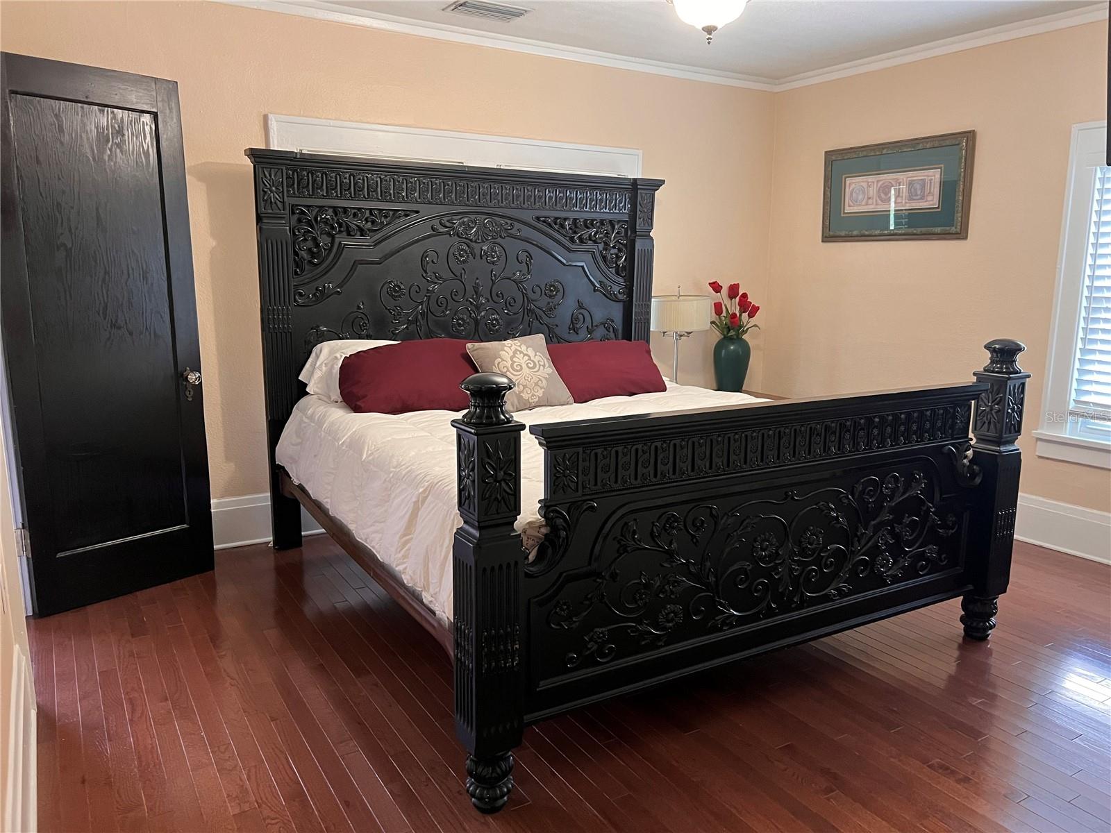 Image 7 of 20 For 21 Thornton Avenue