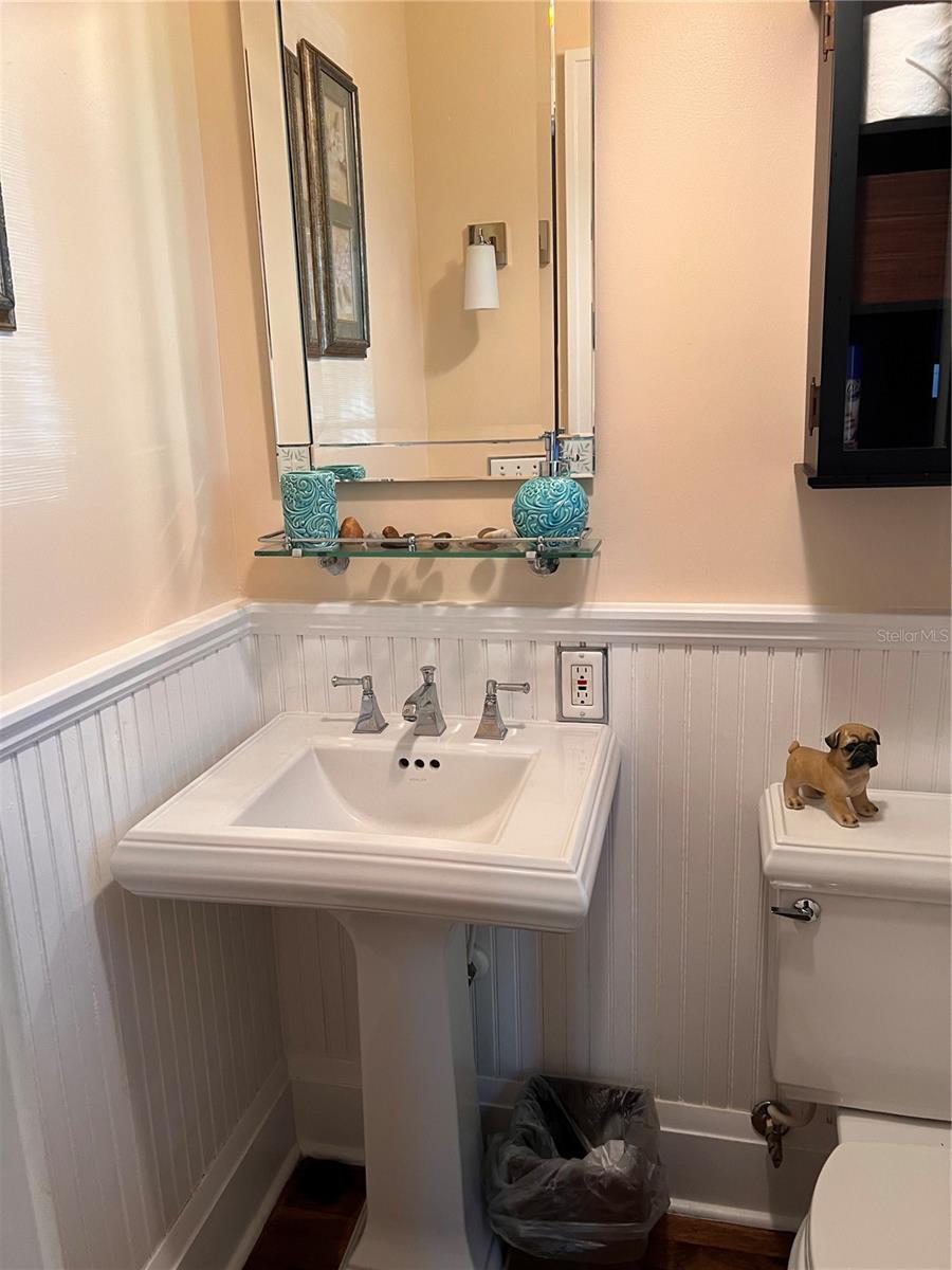 Image 9 of 20 For 21 Thornton Avenue