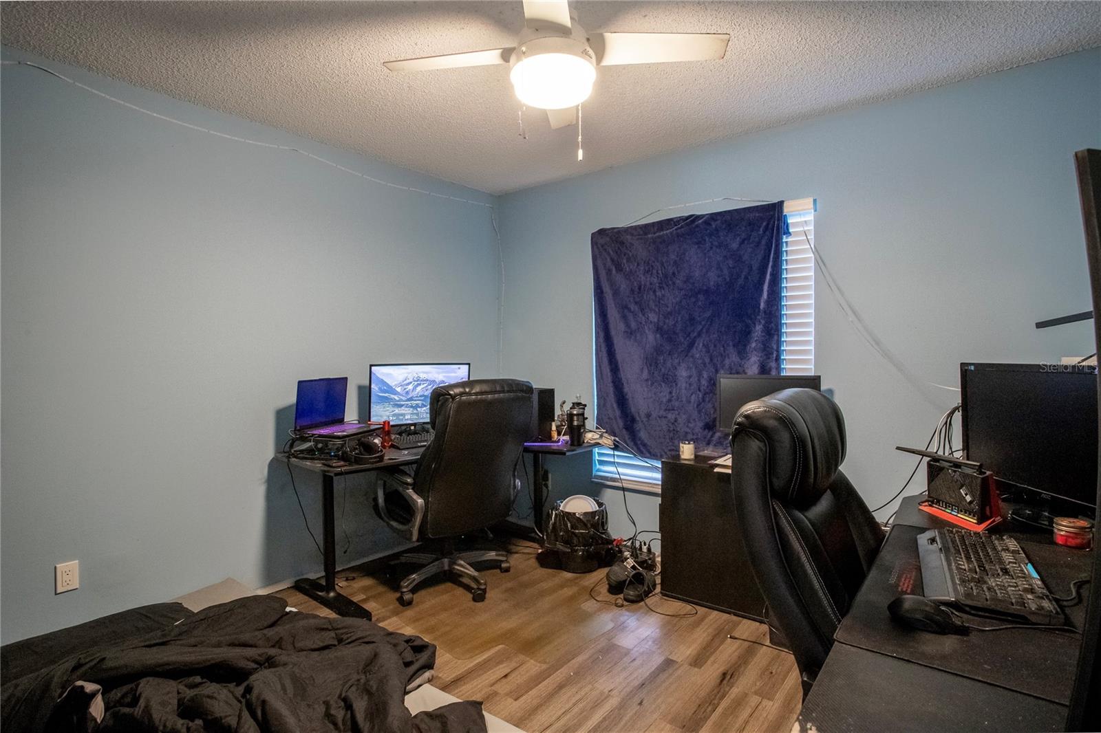 Image 18 of 26 For 7927 Sapphire Lane