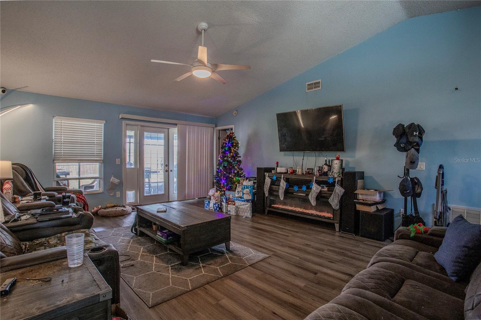 Image 4 of 26 For 7927 Sapphire Lane