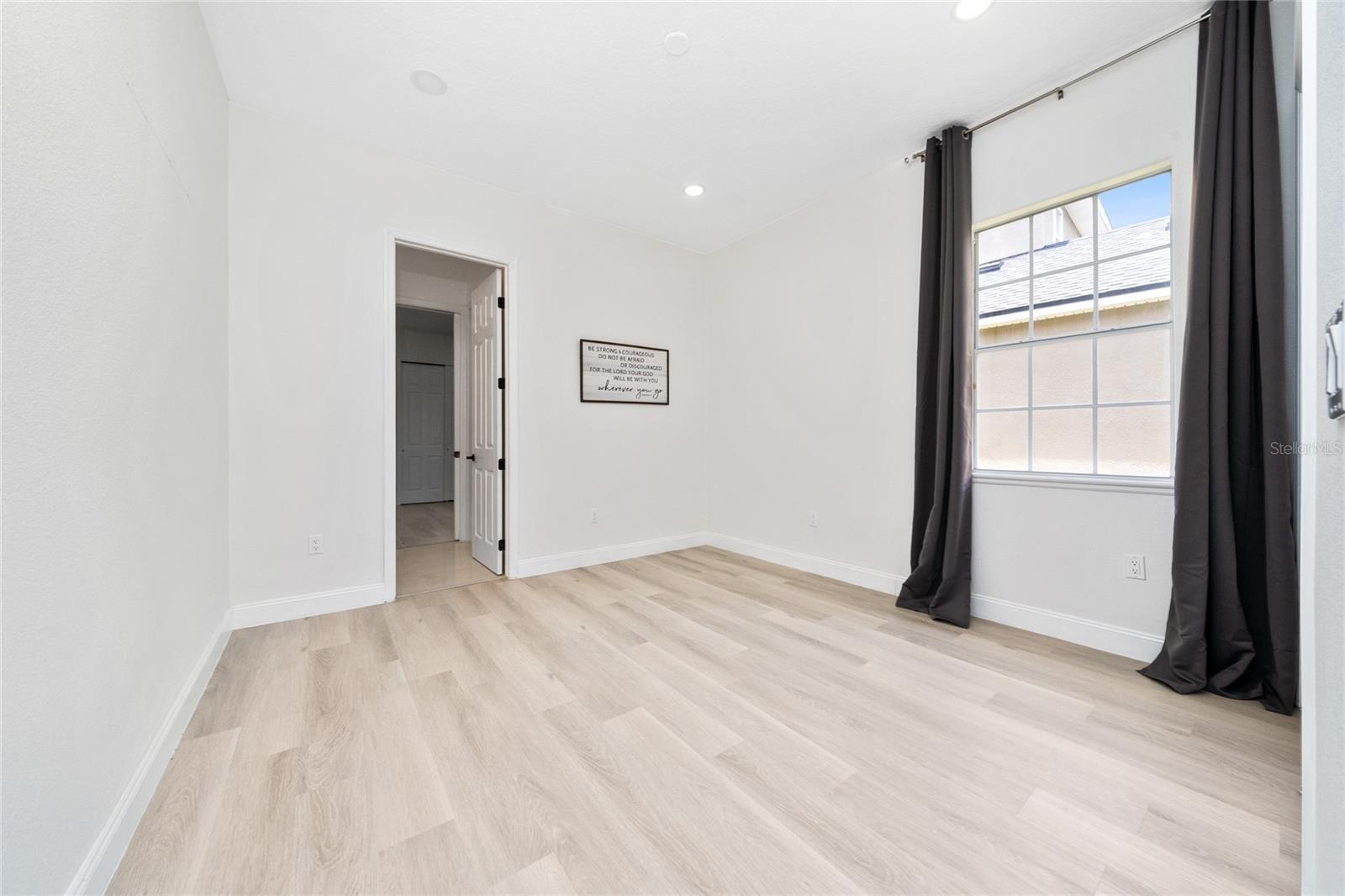 Image 32 of 51 For 16138 Bristol Lake Circle