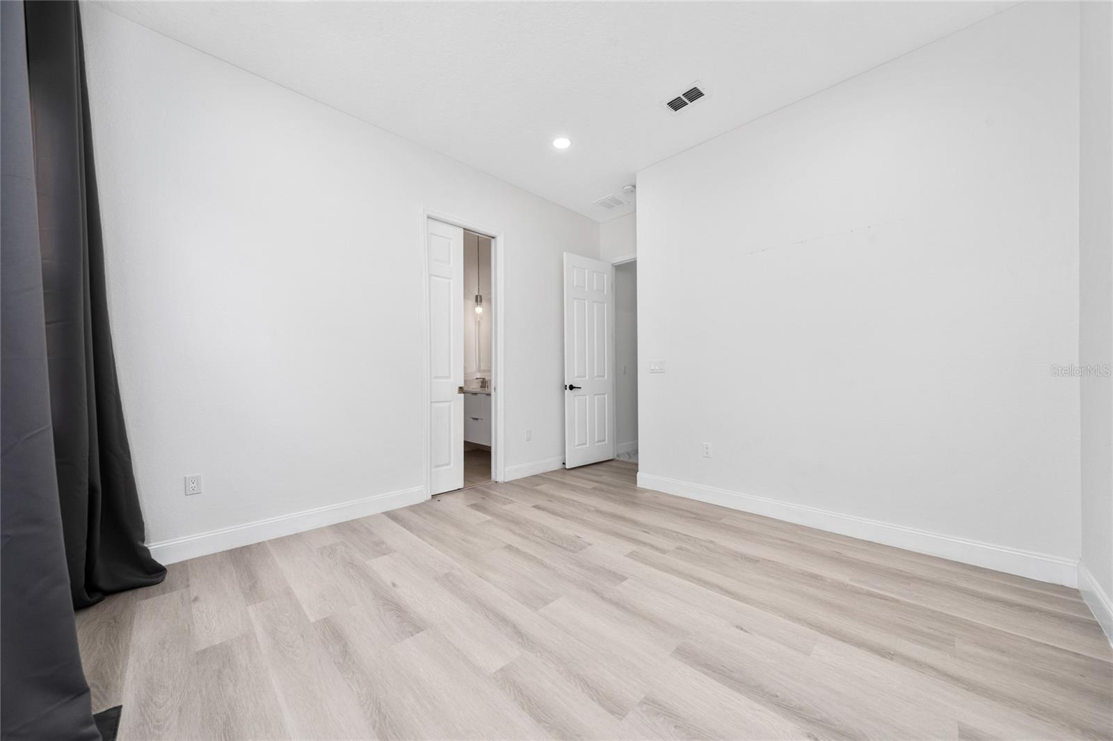 Image 37 of 51 For 16138 Bristol Lake Circle