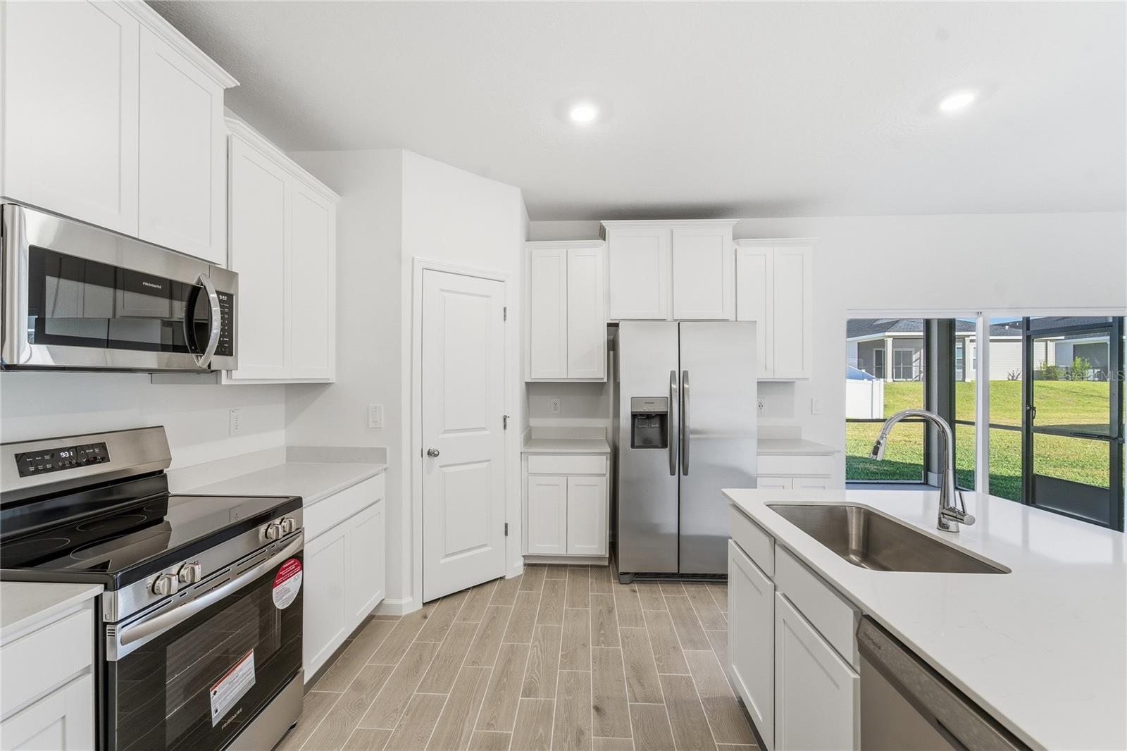 Image 10 of 39 For 6680 89th Loop