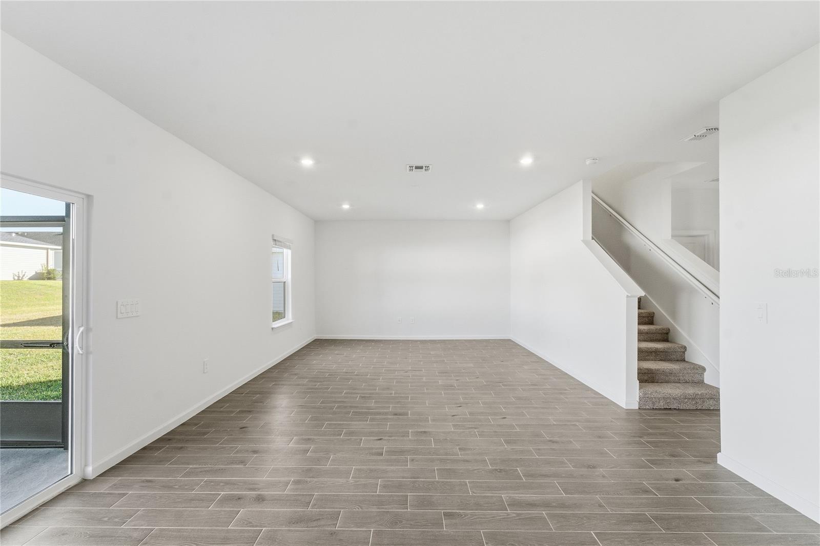 Image 17 of 39 For 6680 89th Loop