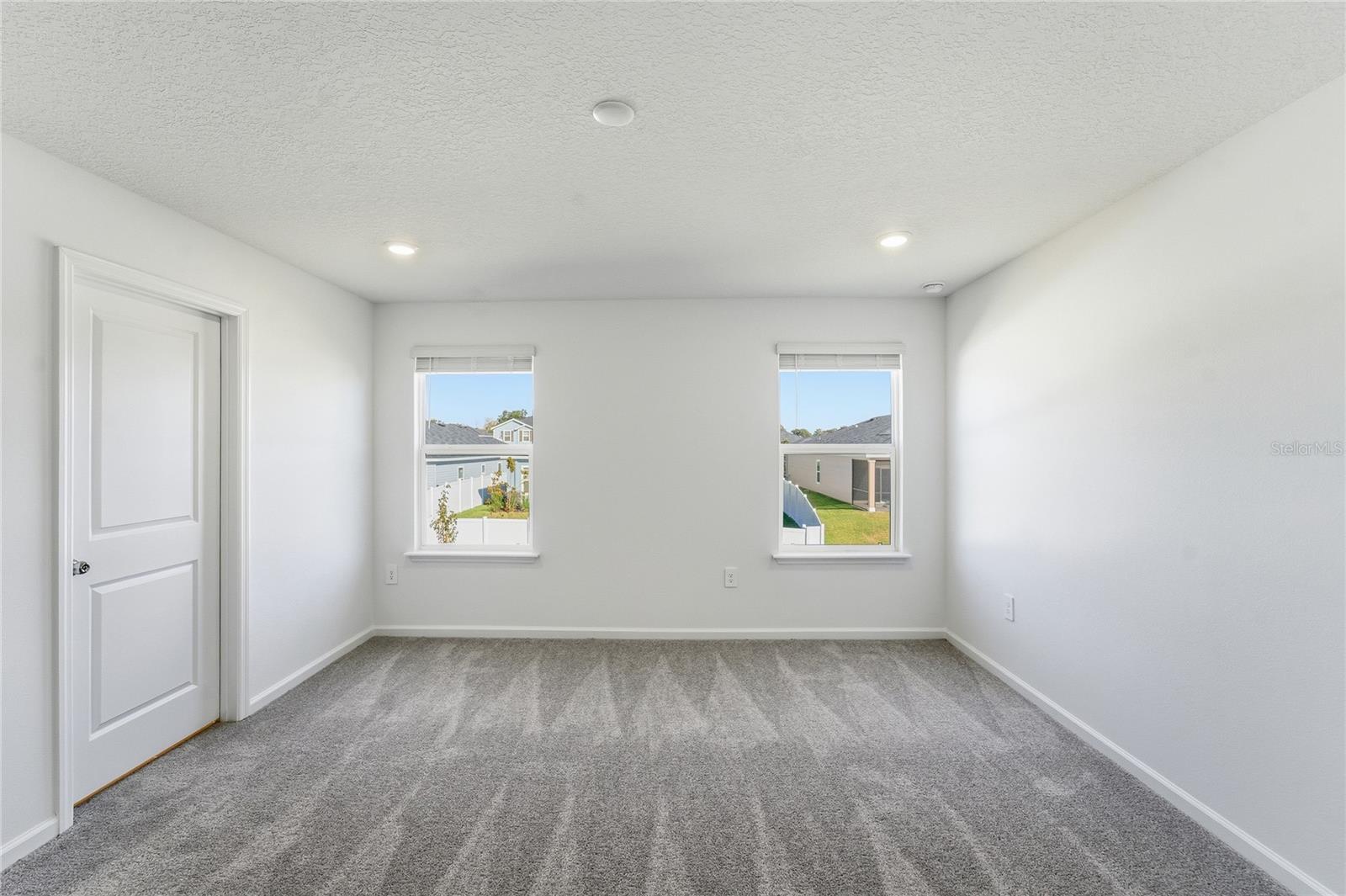 Image 21 of 39 For 6680 89th Loop