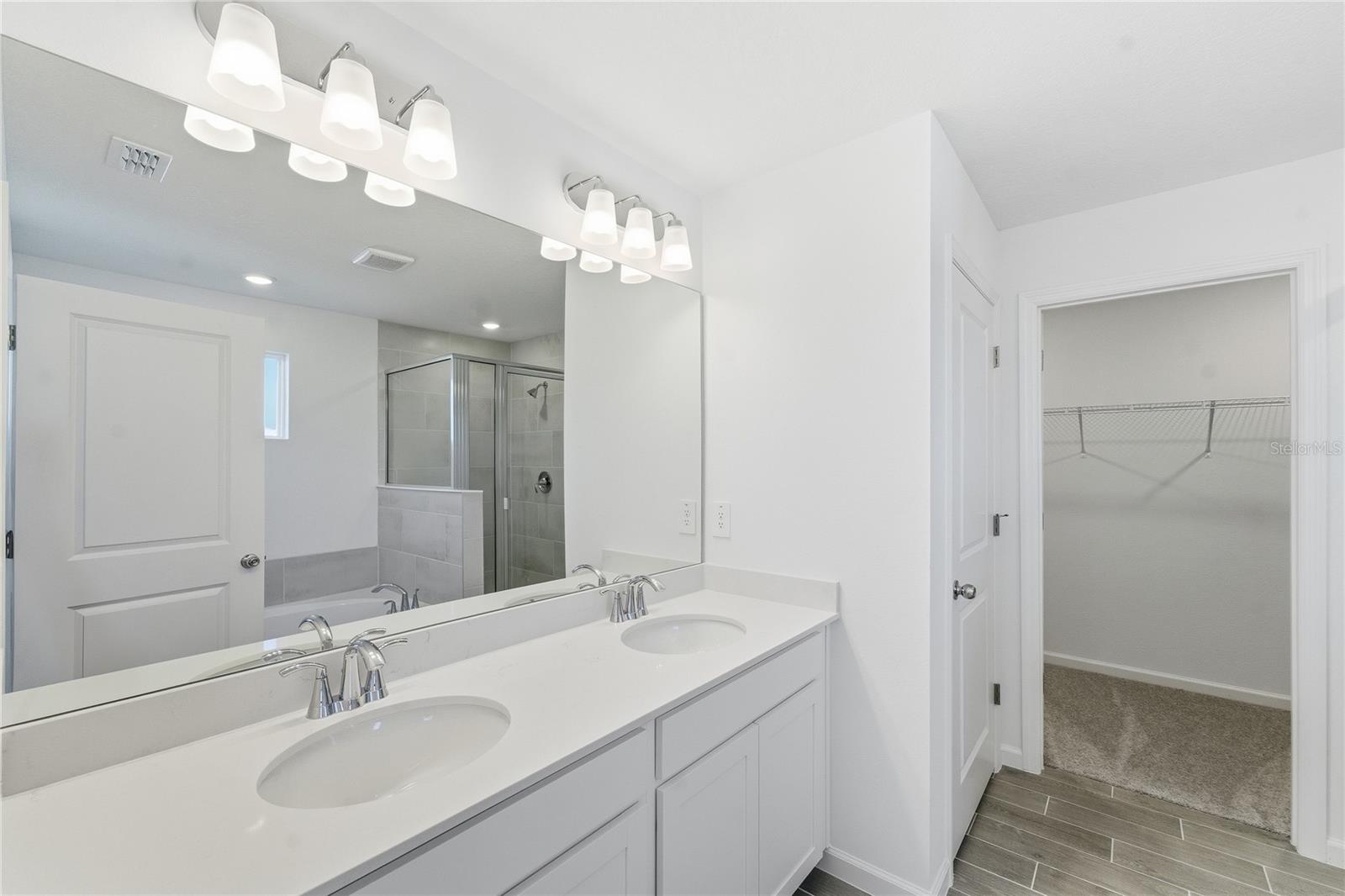 Image 24 of 39 For 6680 89th Loop