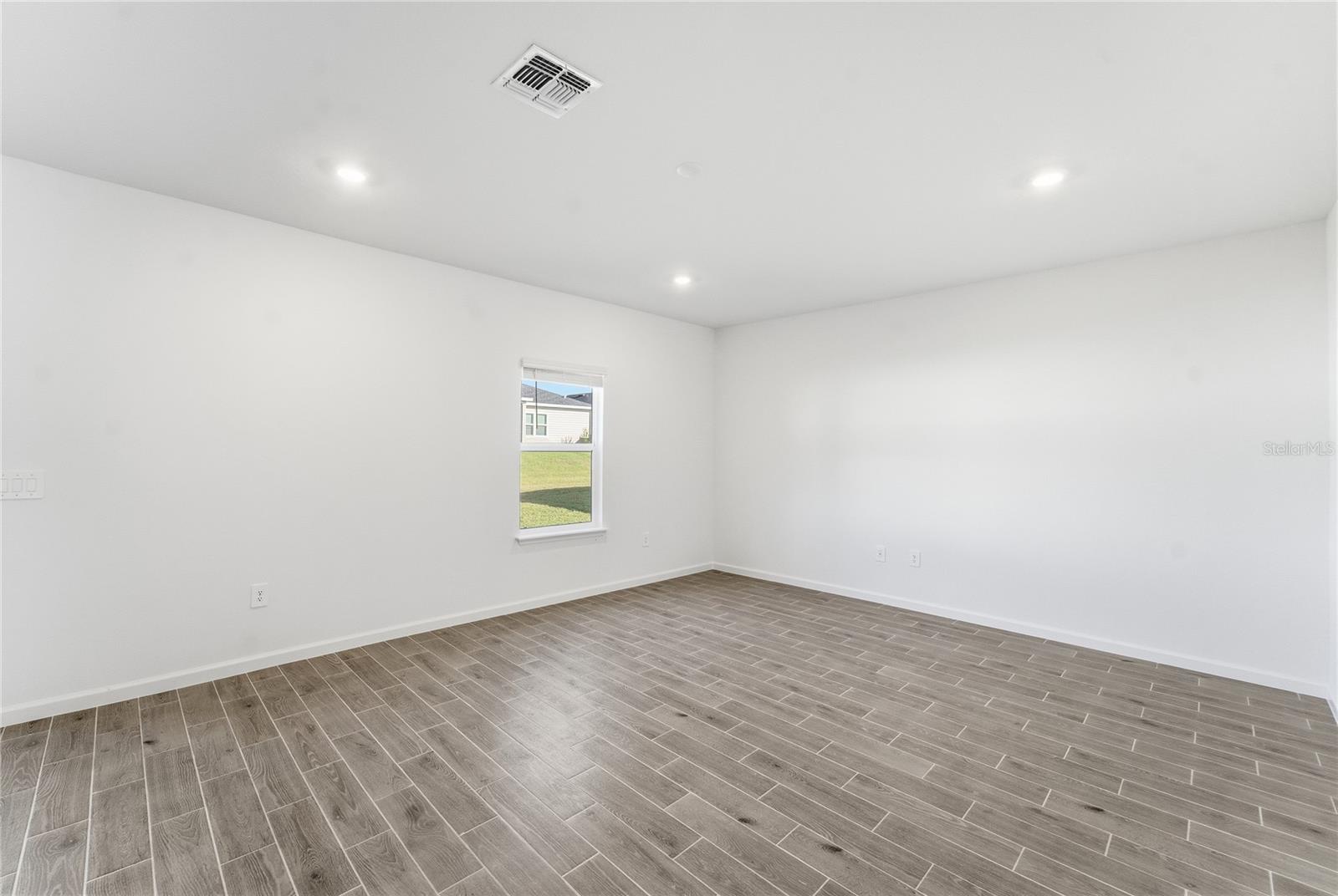 Image 37 of 39 For 6680 89th Loop