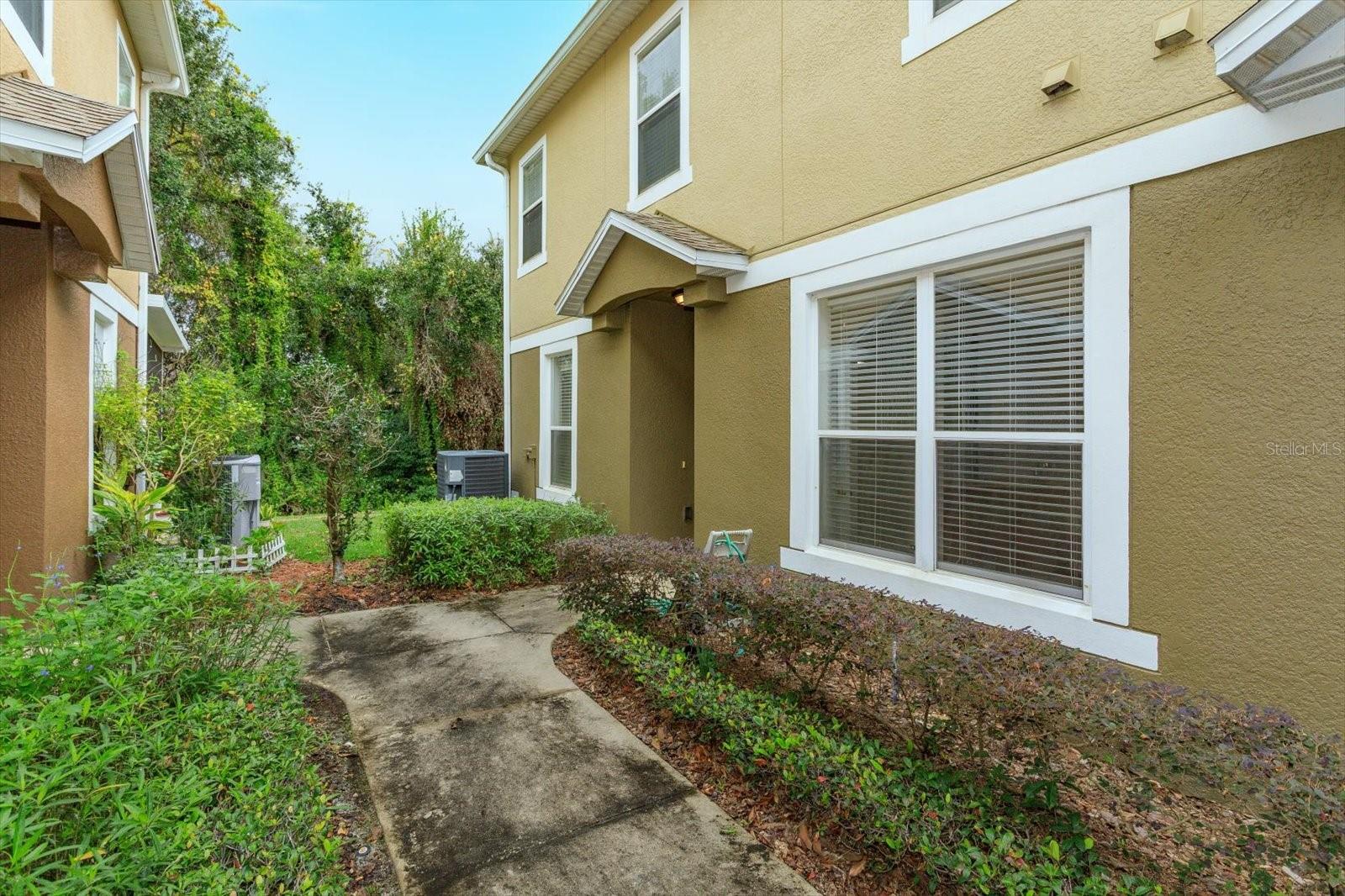 Image 3 of 29 For 1532 Broken Oak Drive B