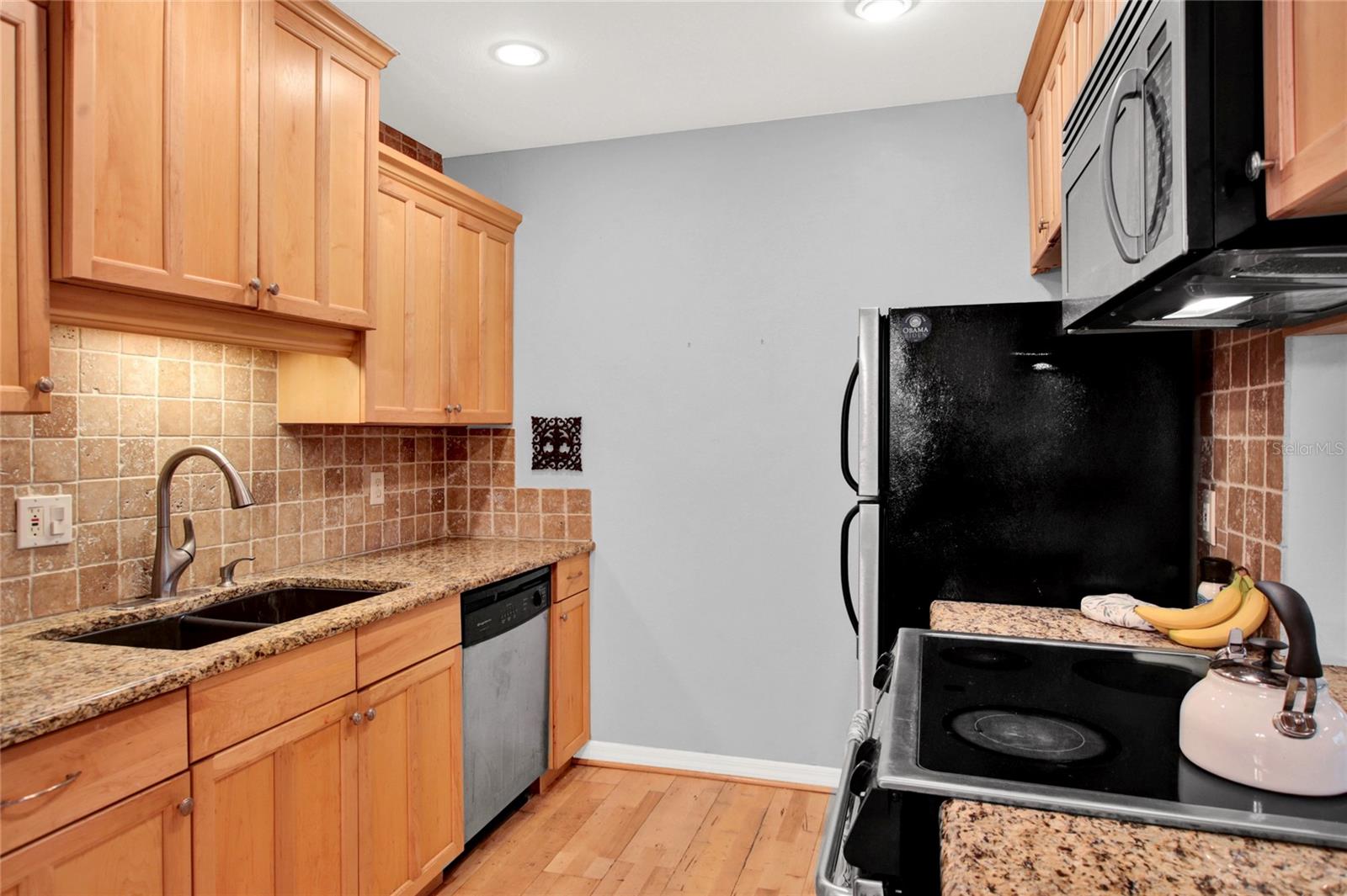 Image 7 of 25 For 2500 Lee Rd.  222