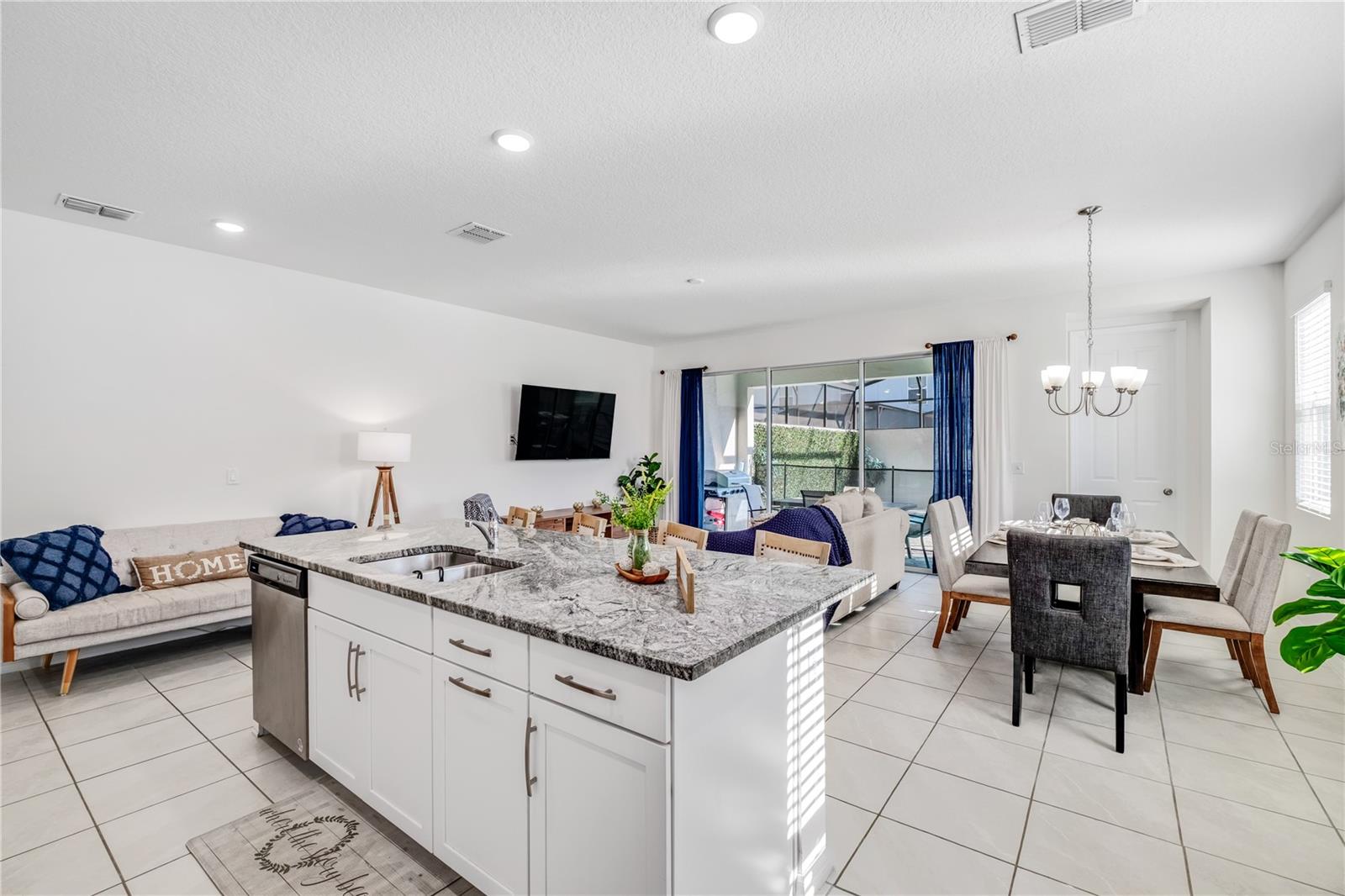 Image 14 of 51 For 1700 Tropical Palms Circle