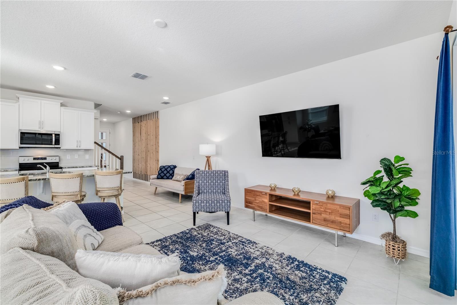 Image 17 of 51 For 1700 Tropical Palms Circle