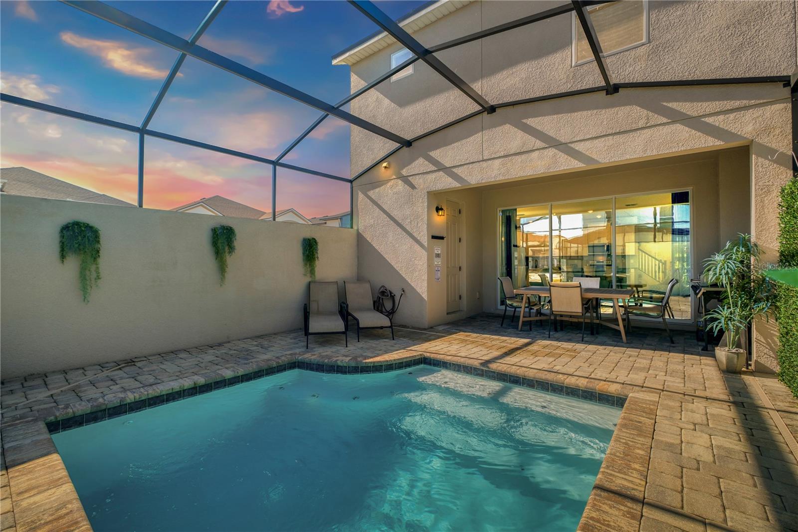 Image 4 of 51 For 1700 Tropical Palms Circle