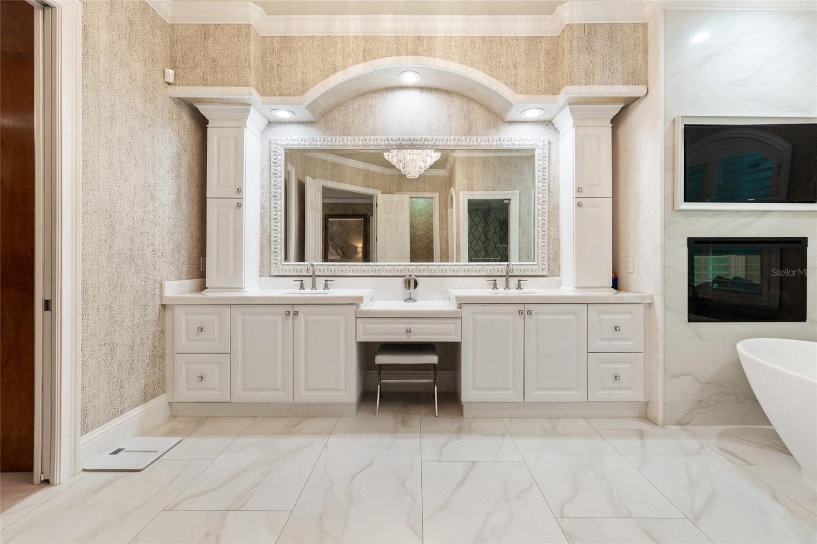 Image 18 of 70 For 9212 Island Lake Court