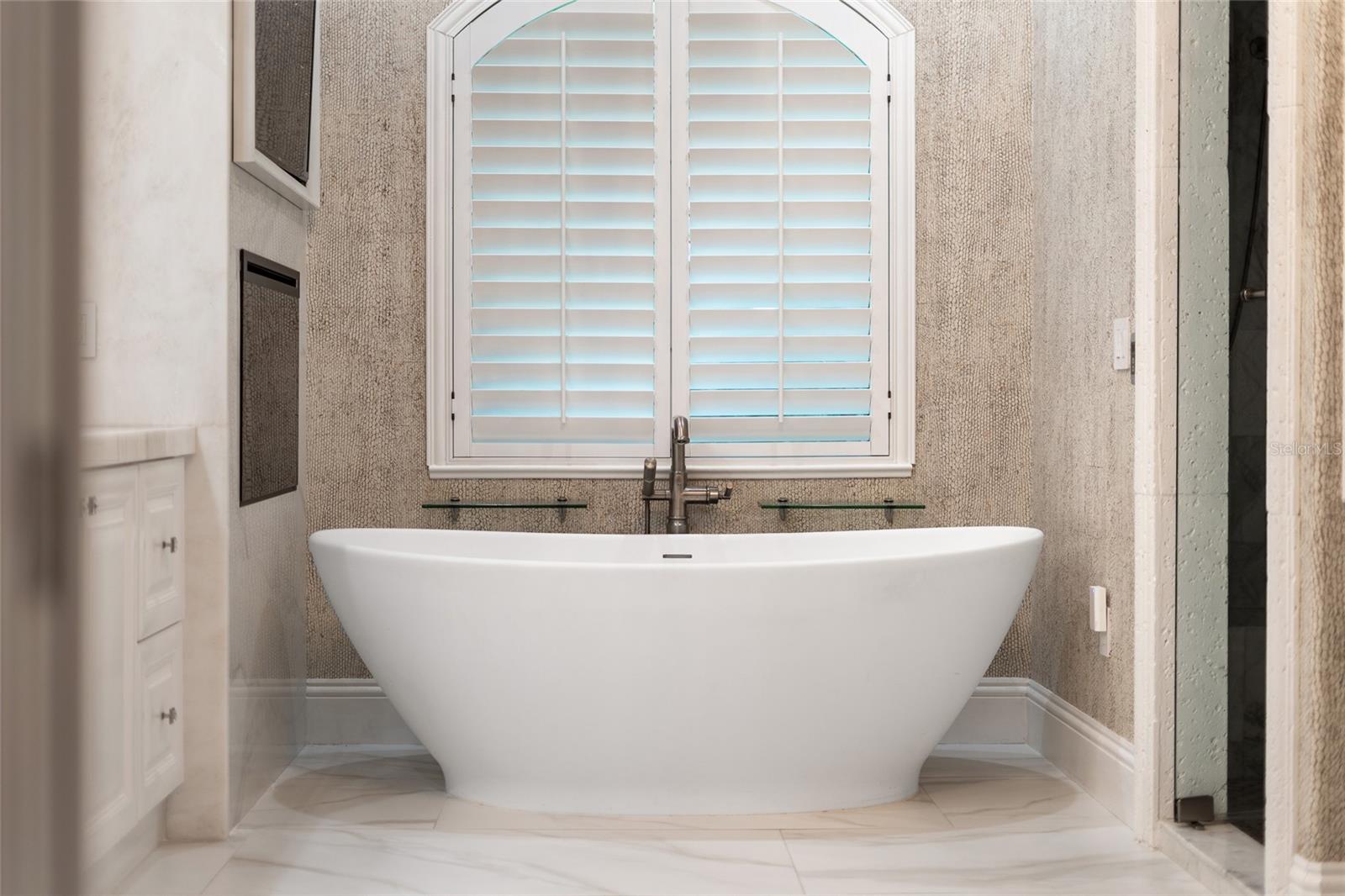 Image 19 of 70 For 9212 Island Lake Court