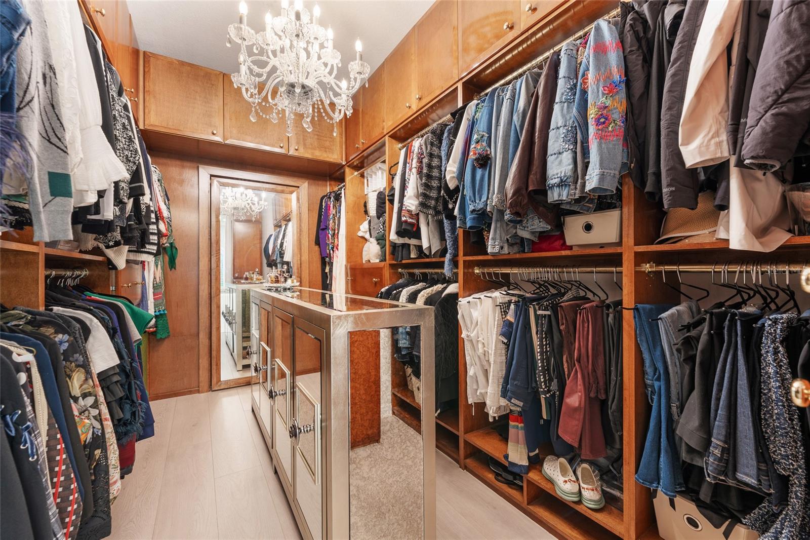 Image 21 of 70 For 9212 Island Lake Court