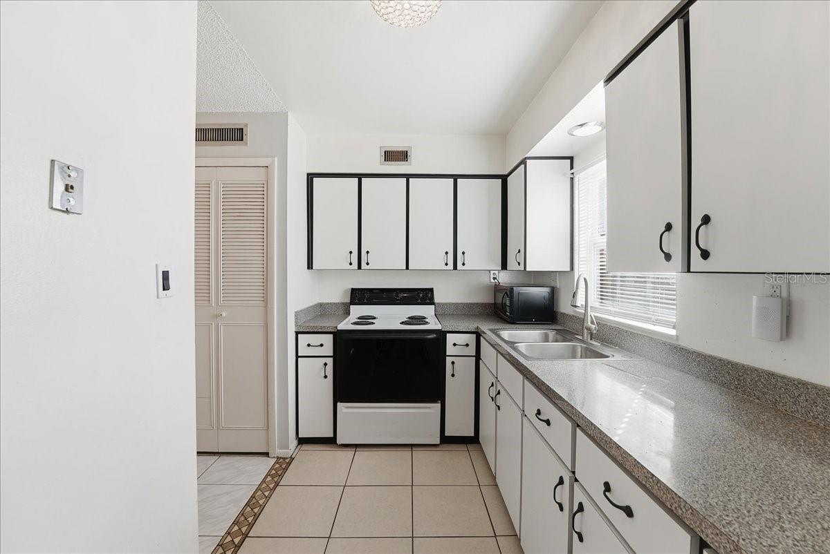 Image 6 of 15 For 3011 George Mason Avenue 3