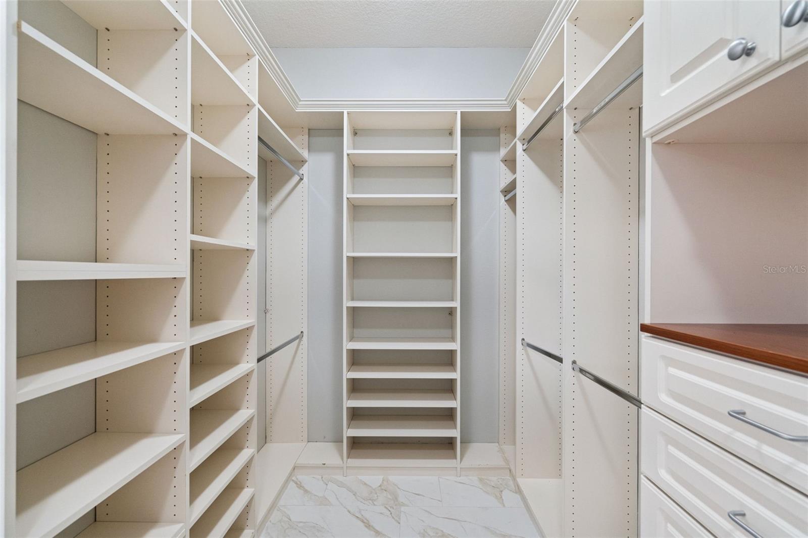 Image 26 of 39 For 6544 Everingham Lane