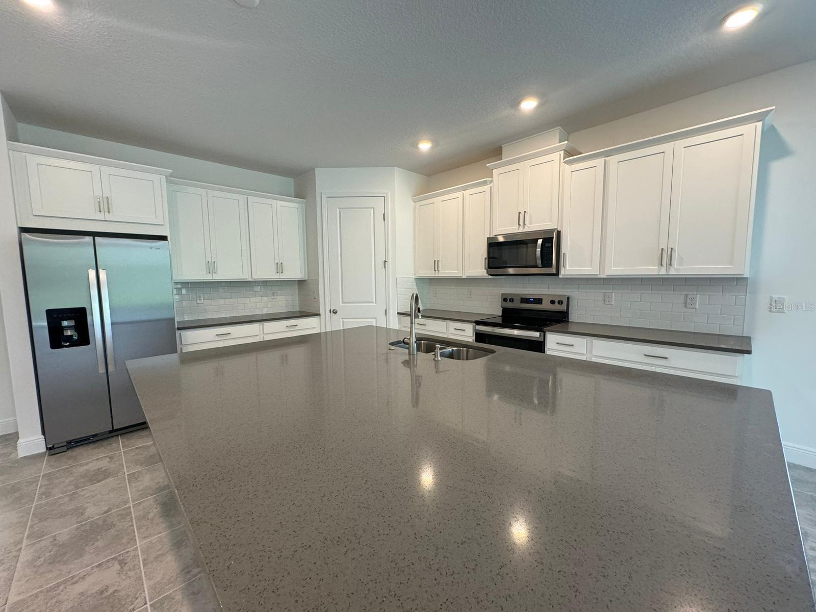 Image 13 of 33 For 2041 Axel Street