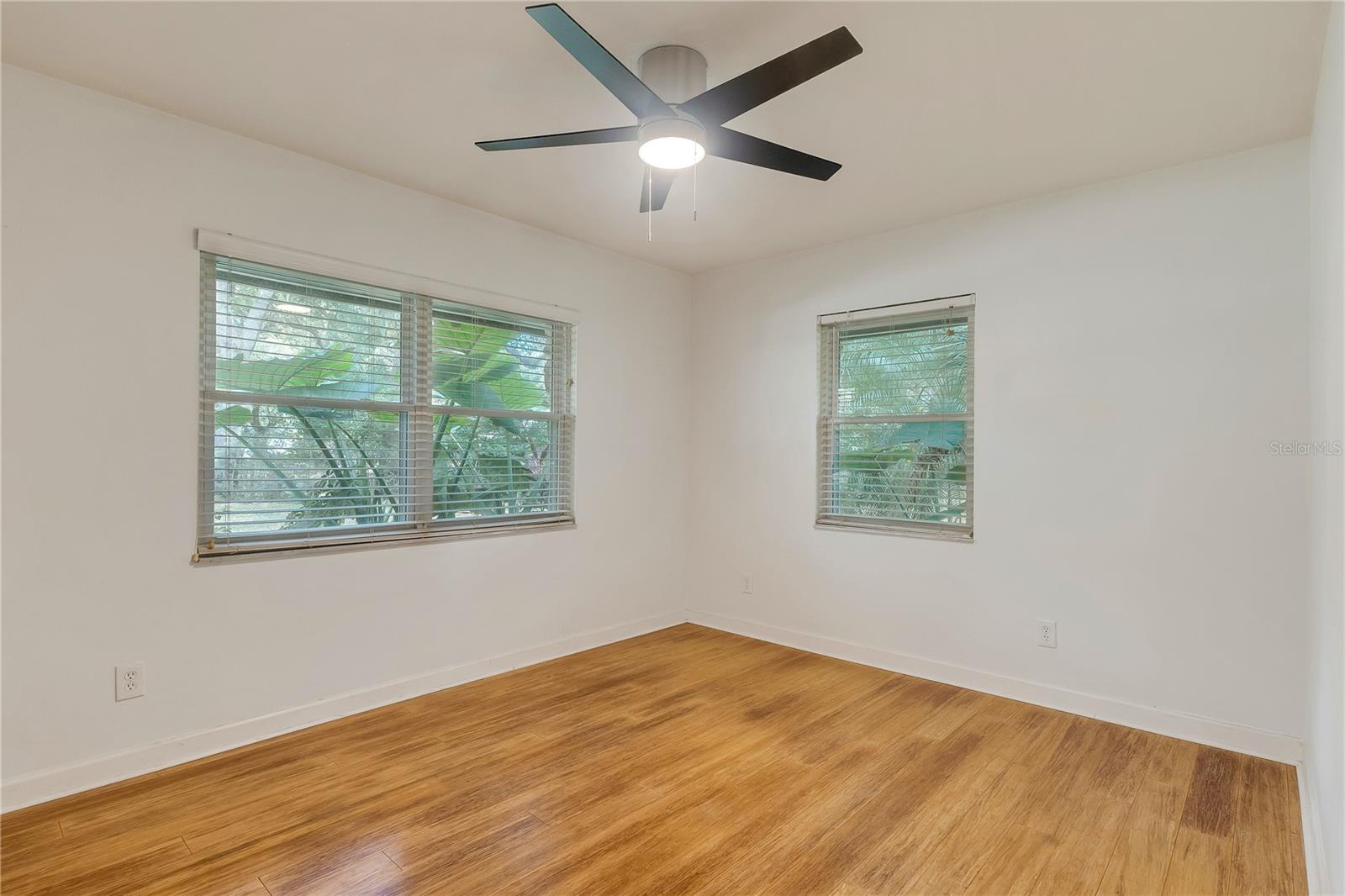 Image 17 of 27 For 5376 Majestic Island Circle