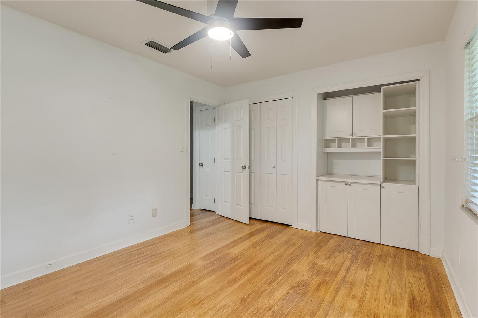 Image 18 of 27 For 5376 Majestic Island Circle