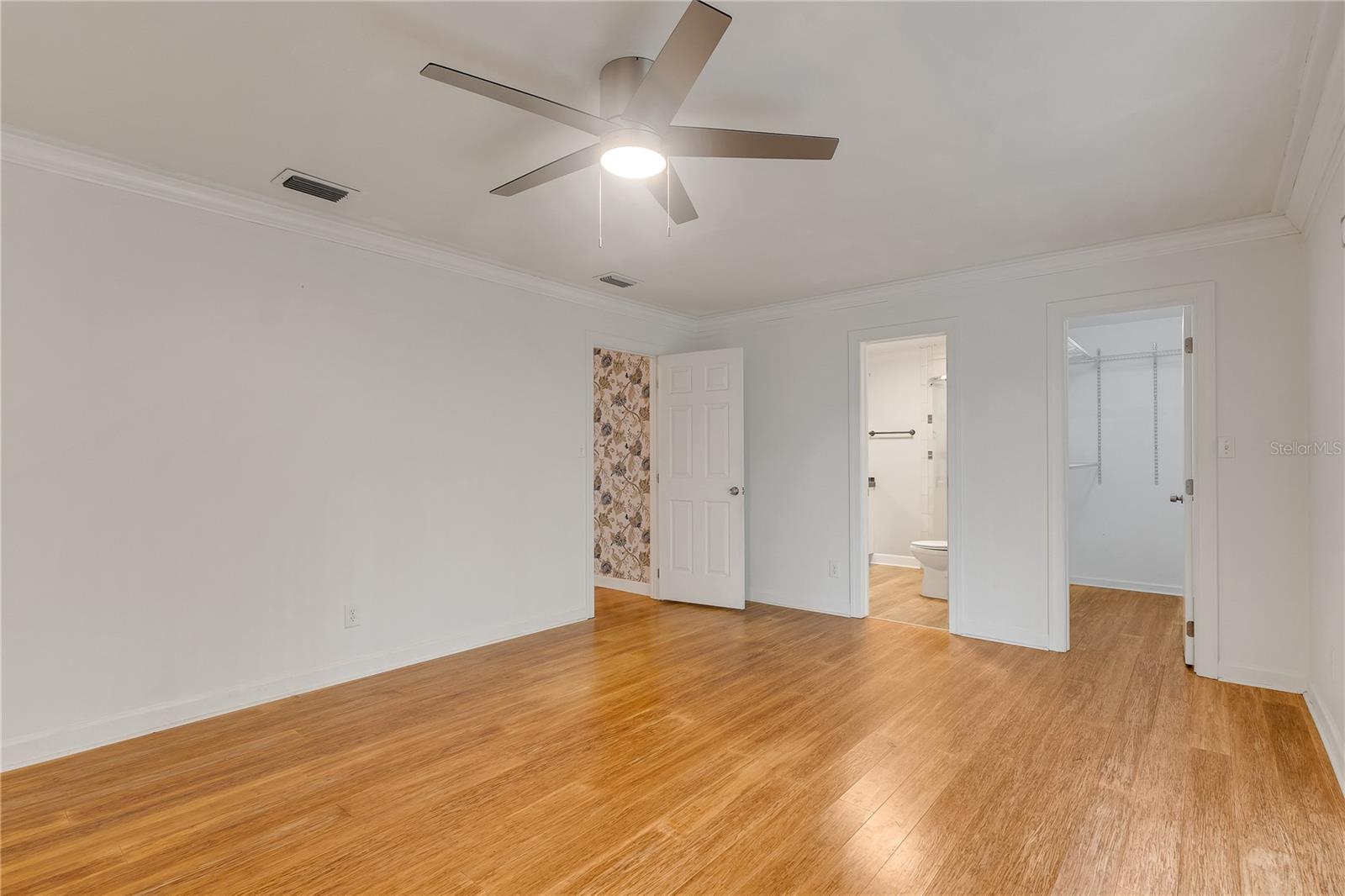 Image 20 of 27 For 5376 Majestic Island Circle