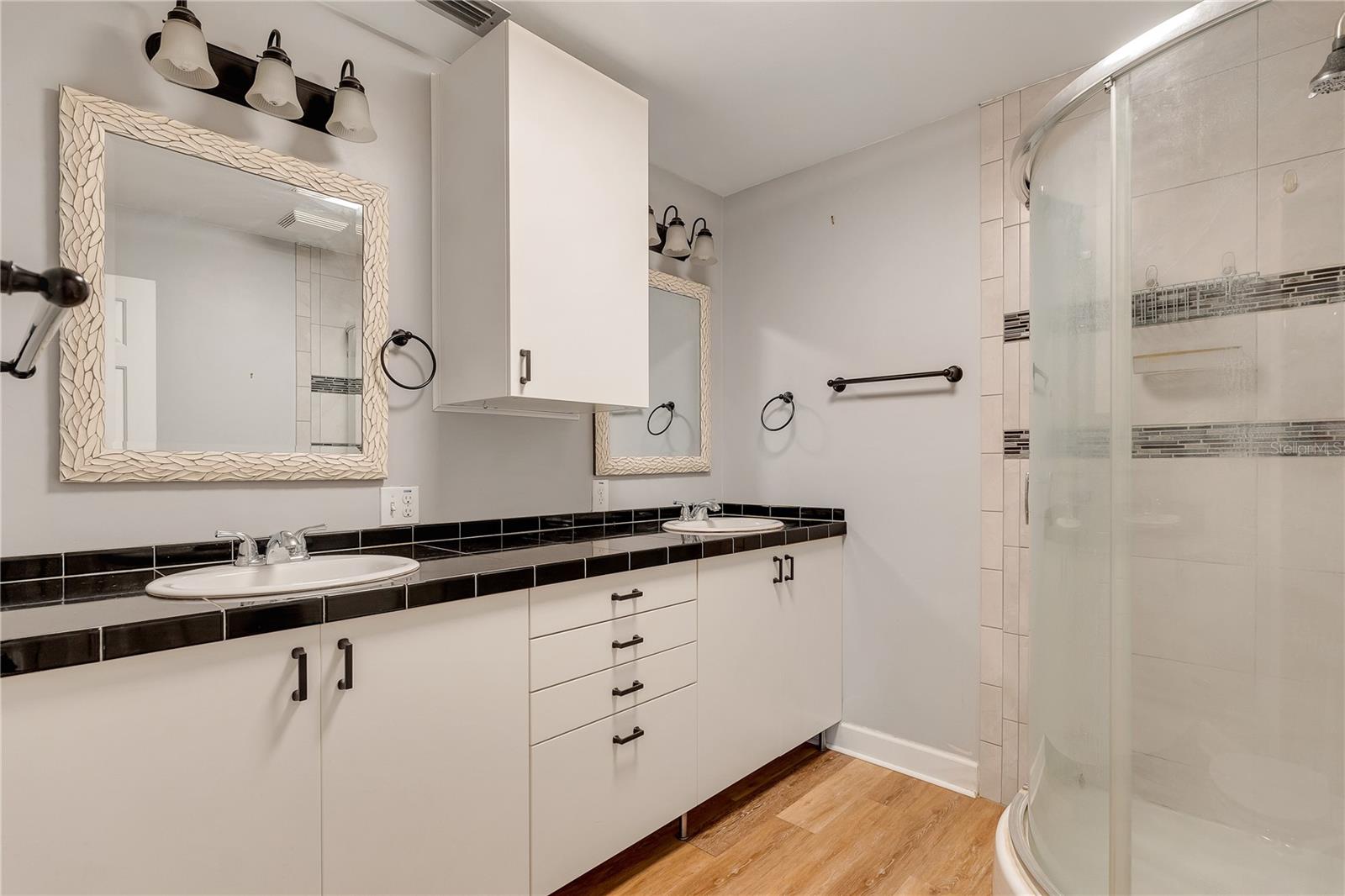 Image 21 of 27 For 5376 Majestic Island Circle