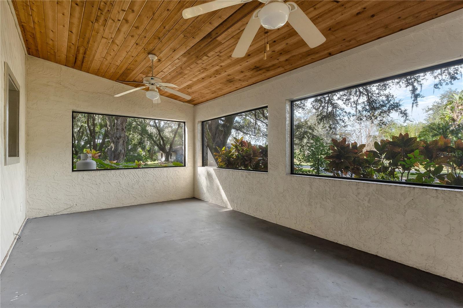 Image 26 of 27 For 5376 Majestic Island Circle